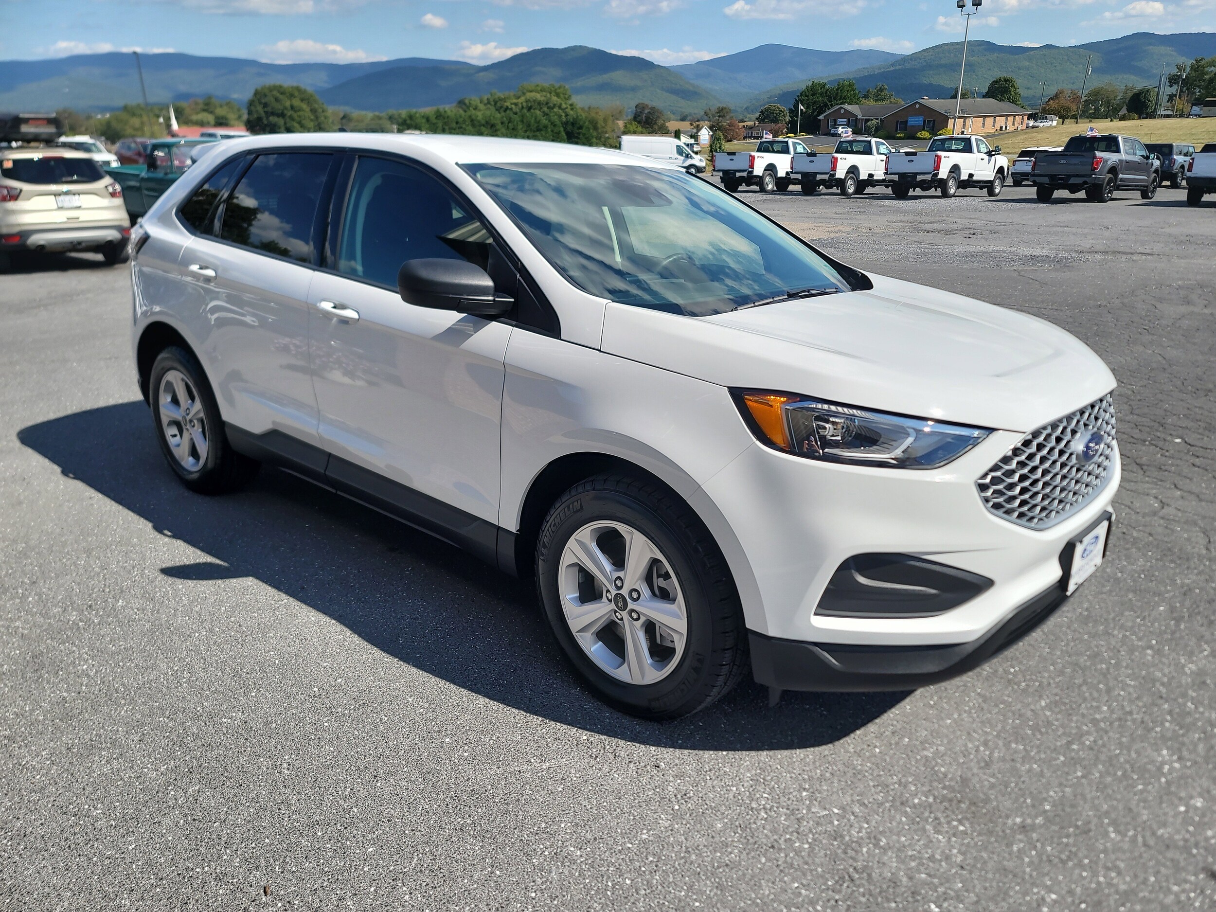 2024 Ford Edge SE photo 3