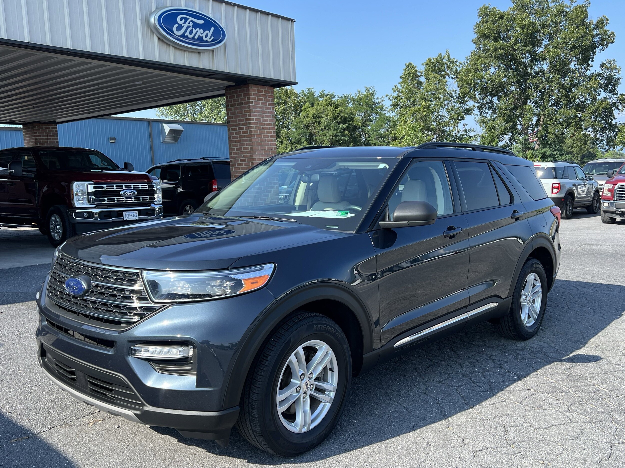 2022 Ford Explorer XLT photo 2