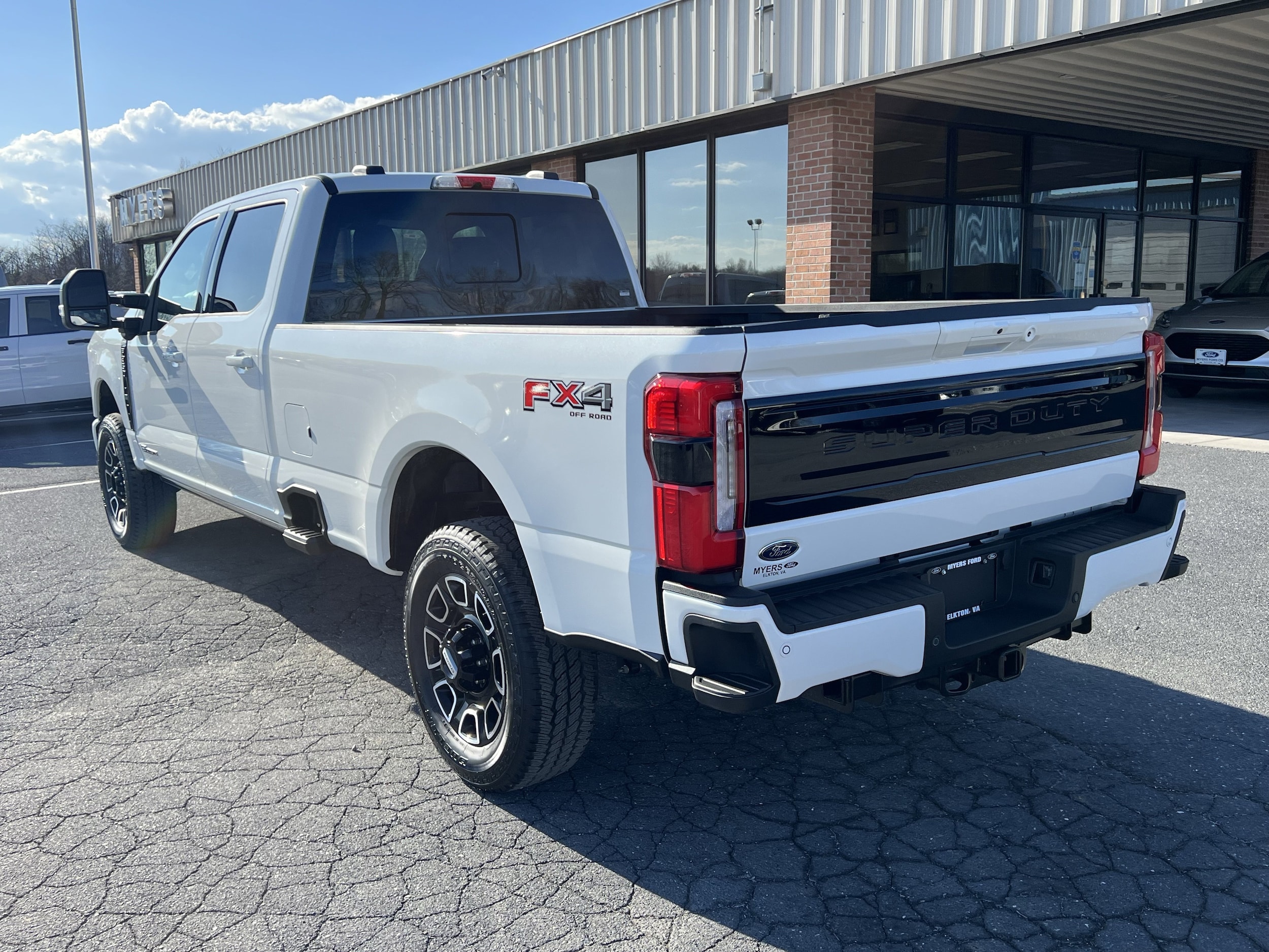 2026 Ford F-350 Super Duty Platinum - Photo 8