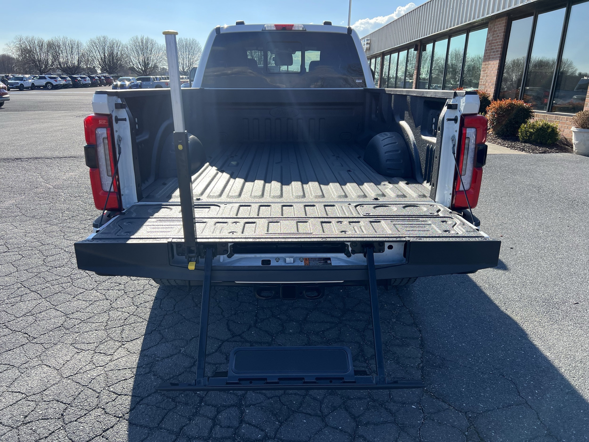 2026 Ford F-350 Super Duty Platinum - Photo 10