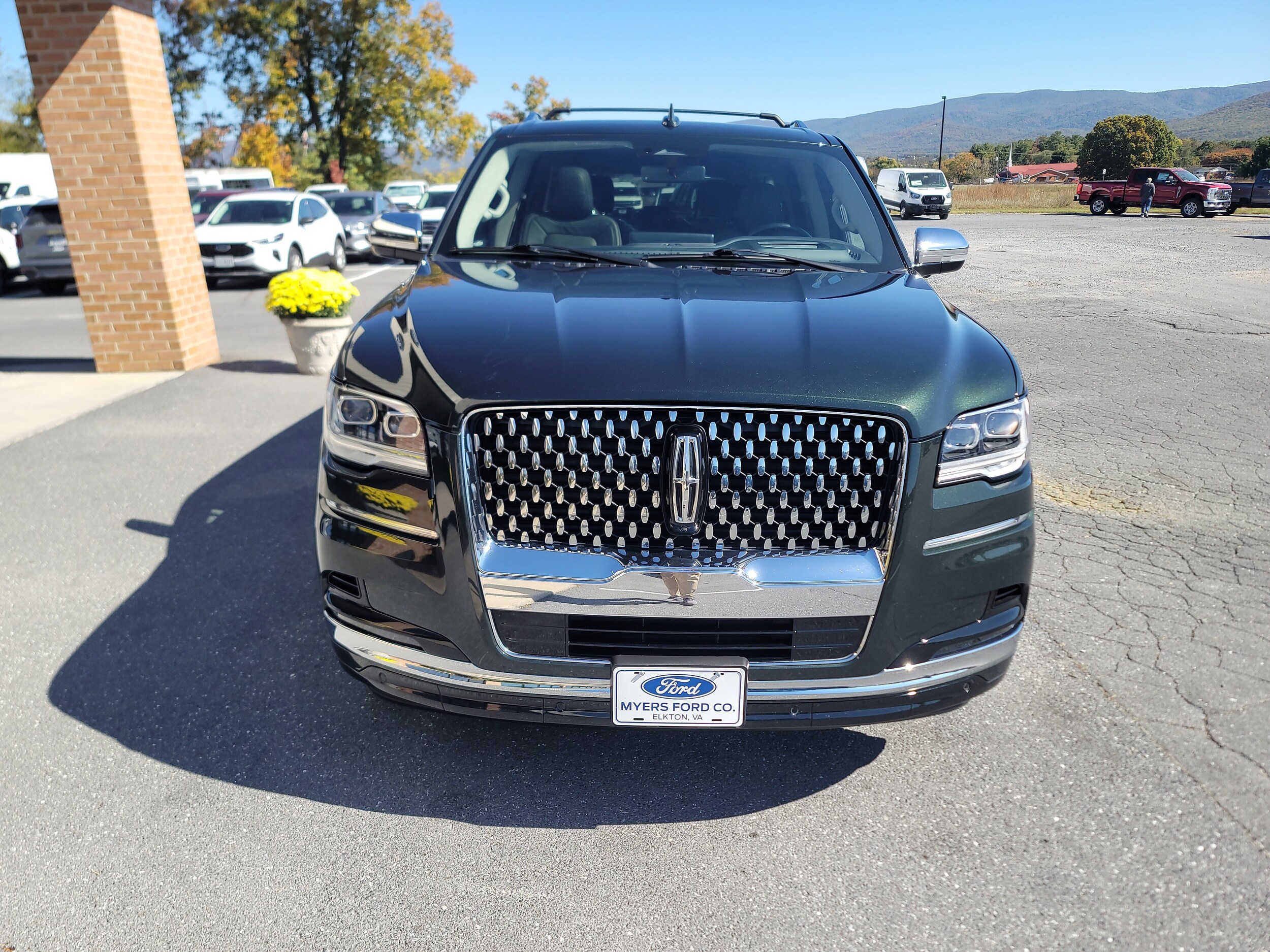 2022 Lincoln Navigator Black Label photo 2