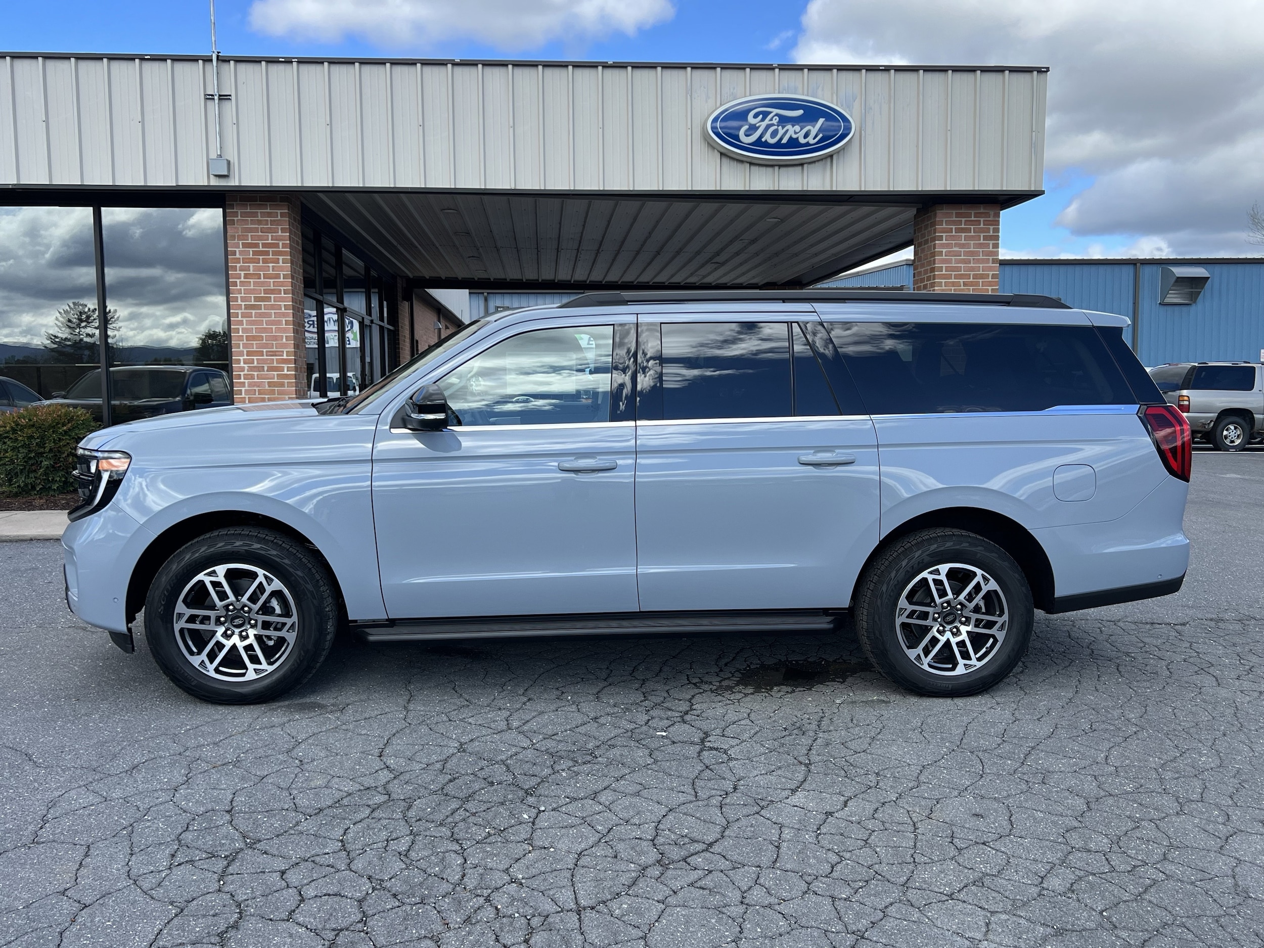 2025 Ford Expedition Active's photo