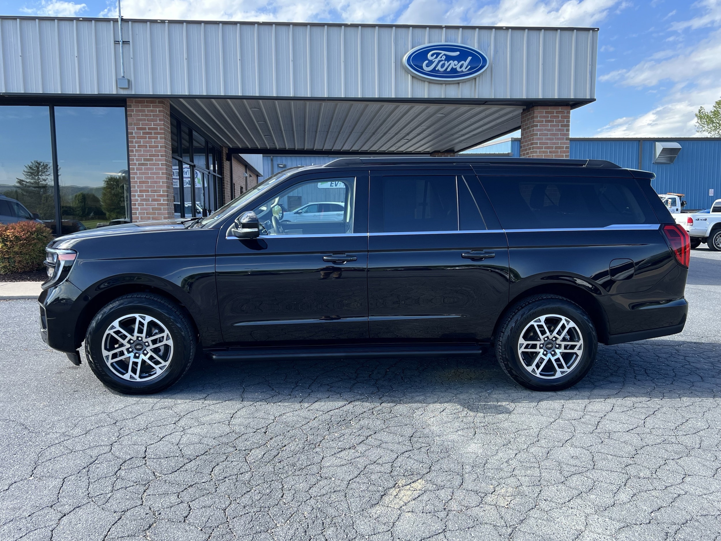 2025 Ford Expedition Active MAX 4x4's photo