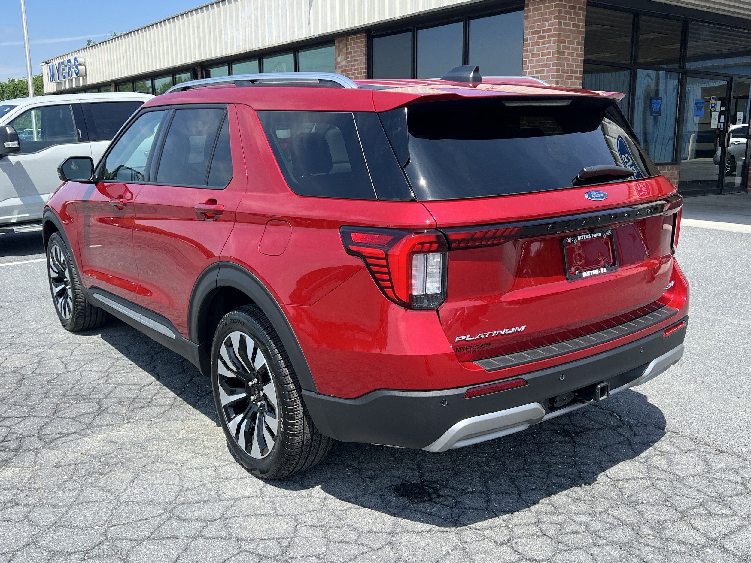 2026 Ford Explorer Platinum - Photo 8