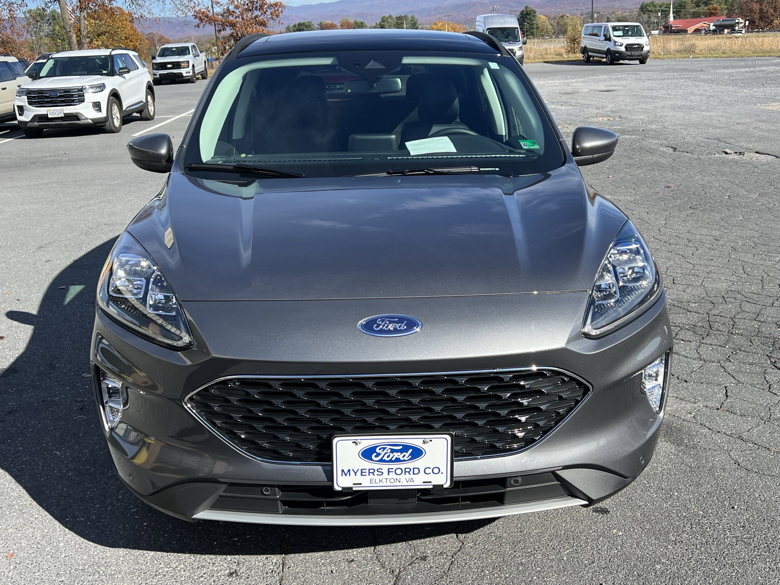 2022 Ford Escape Titanium photo 3