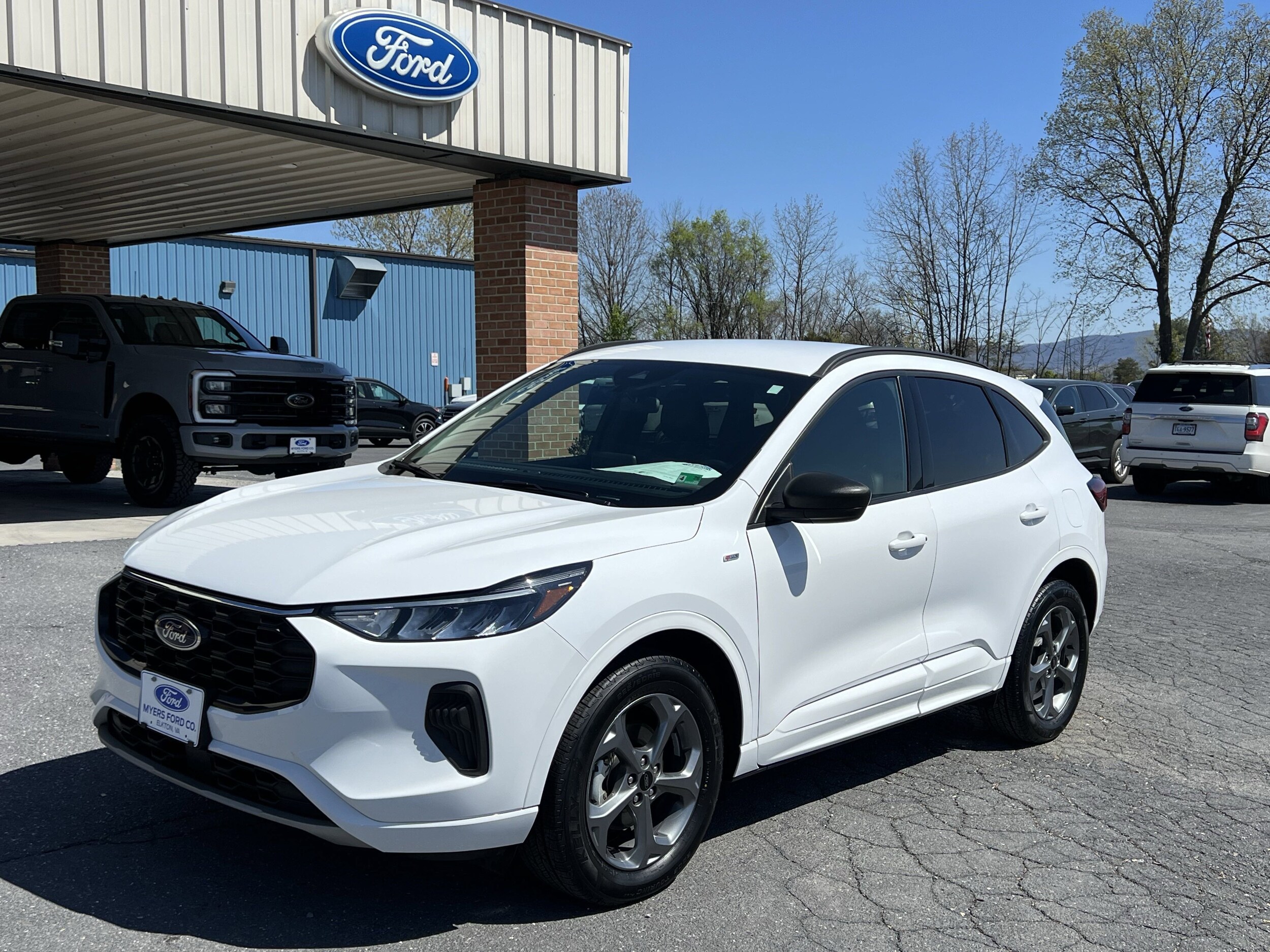 2023 Ford Escape ST-Line photo 2
