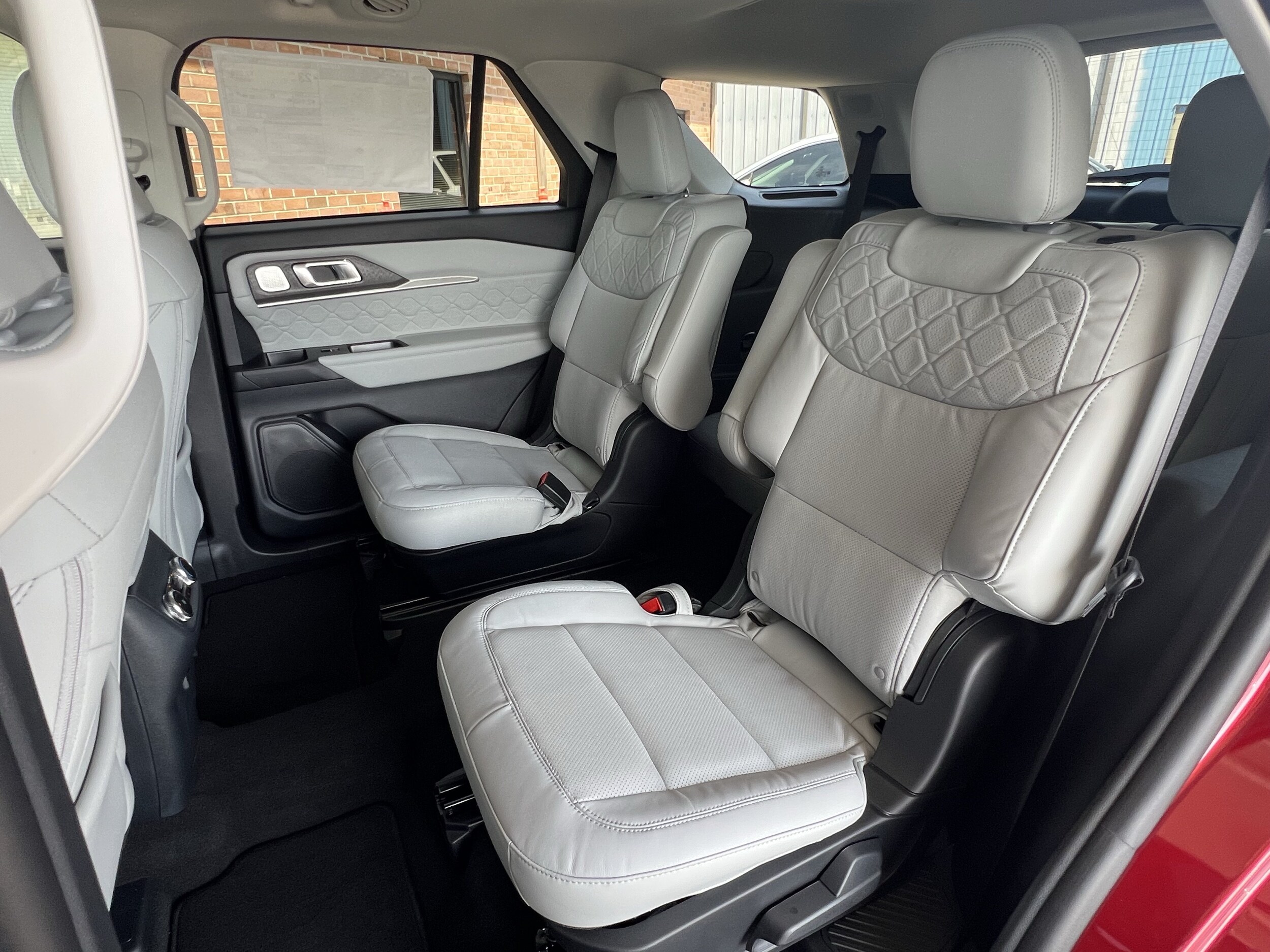 2026 Ford Explorer Platinum - Photo 16