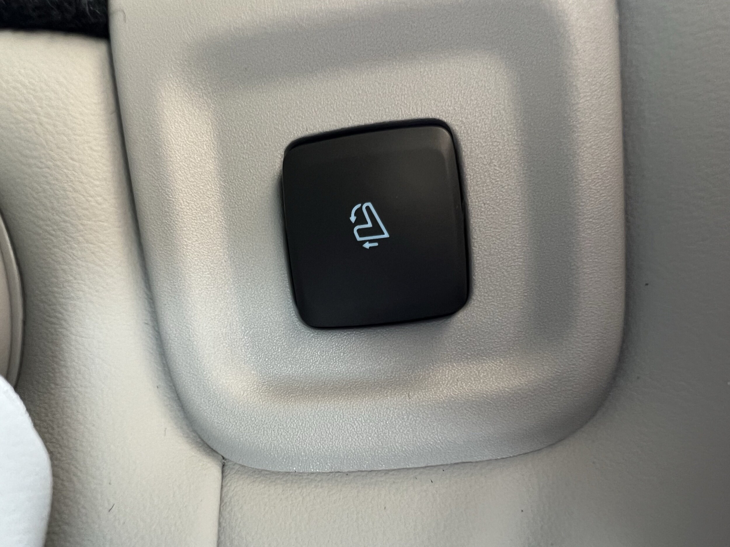 2026 Ford Explorer Platinum - Photo 18