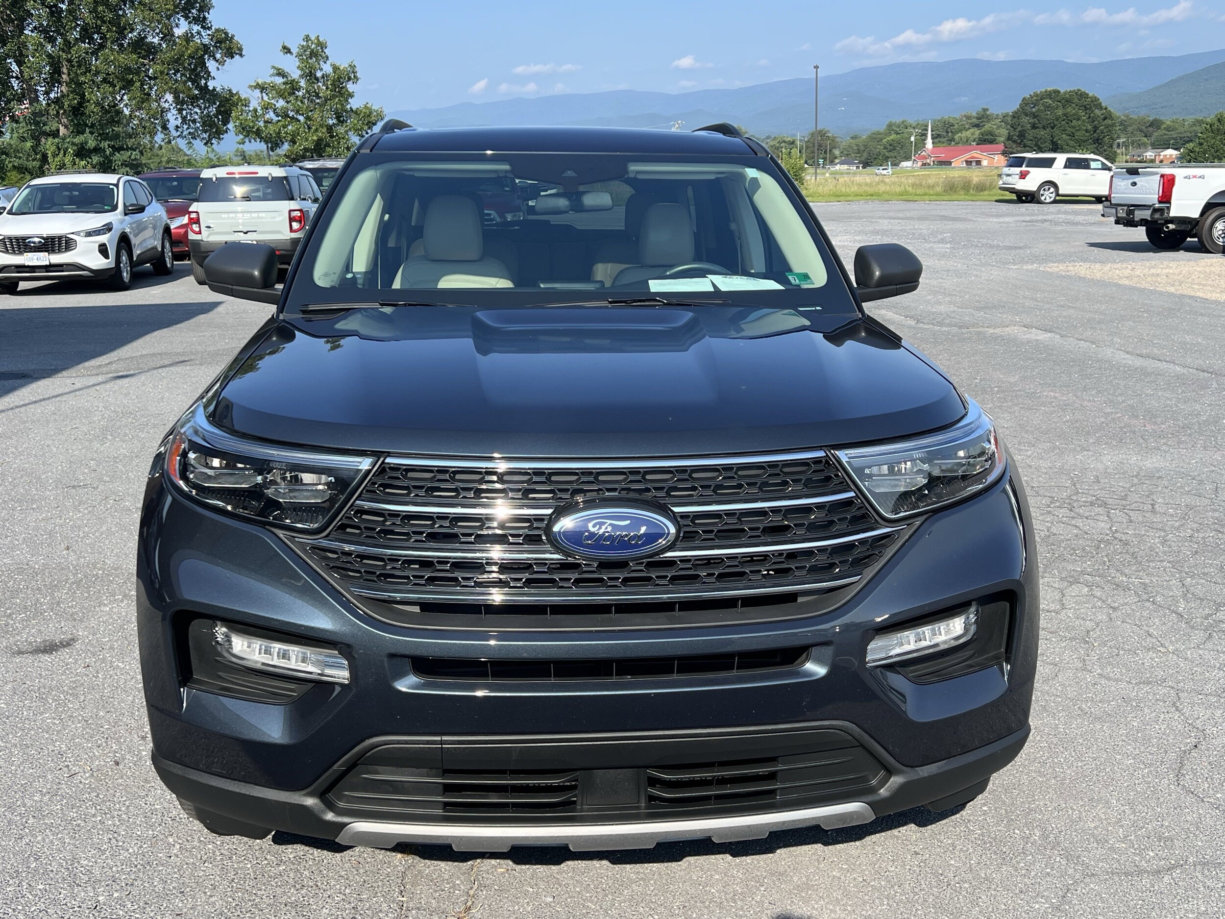2022 Ford Explorer XLT photo 3