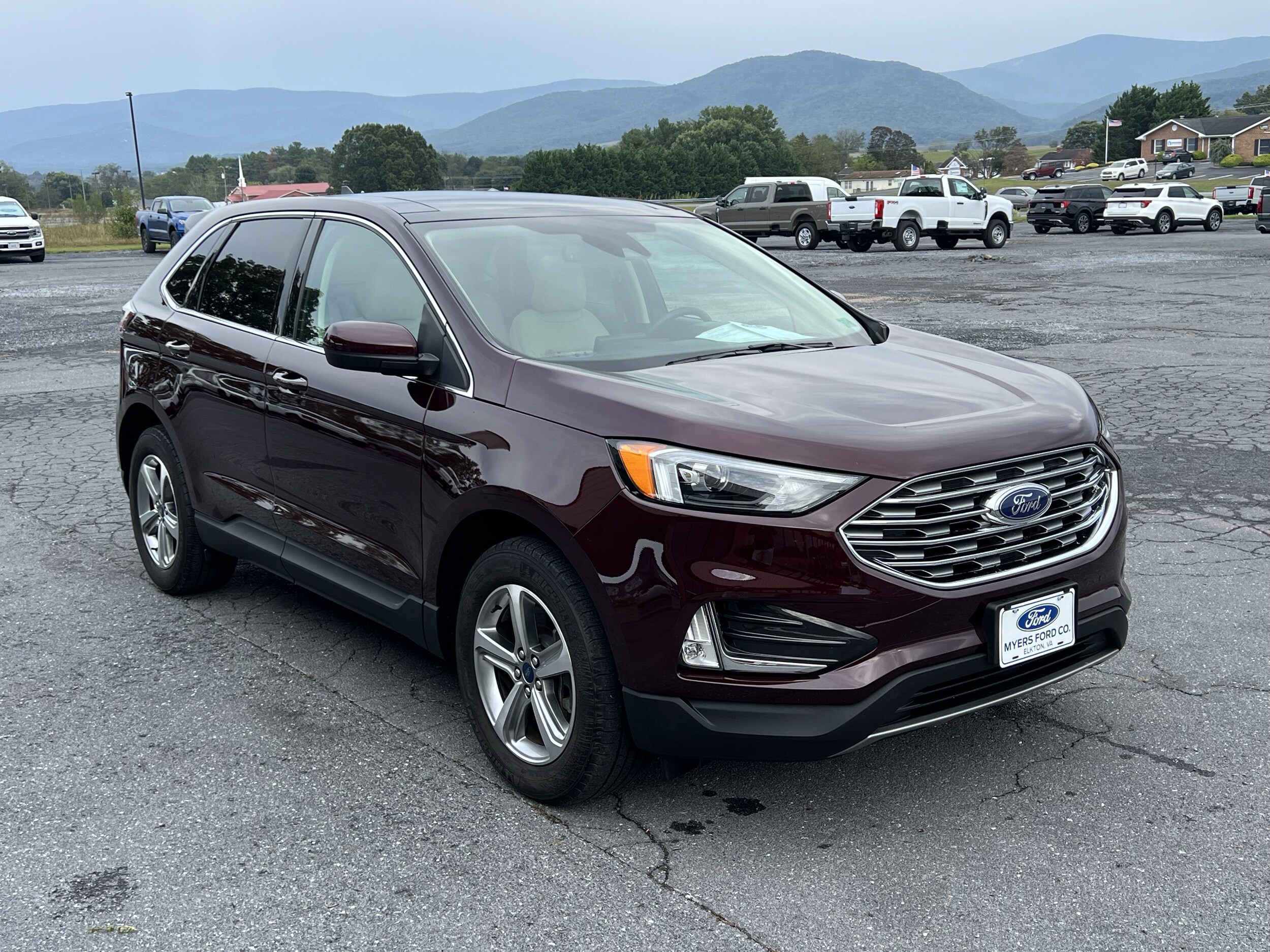 2022 Ford Edge SEL photo 3