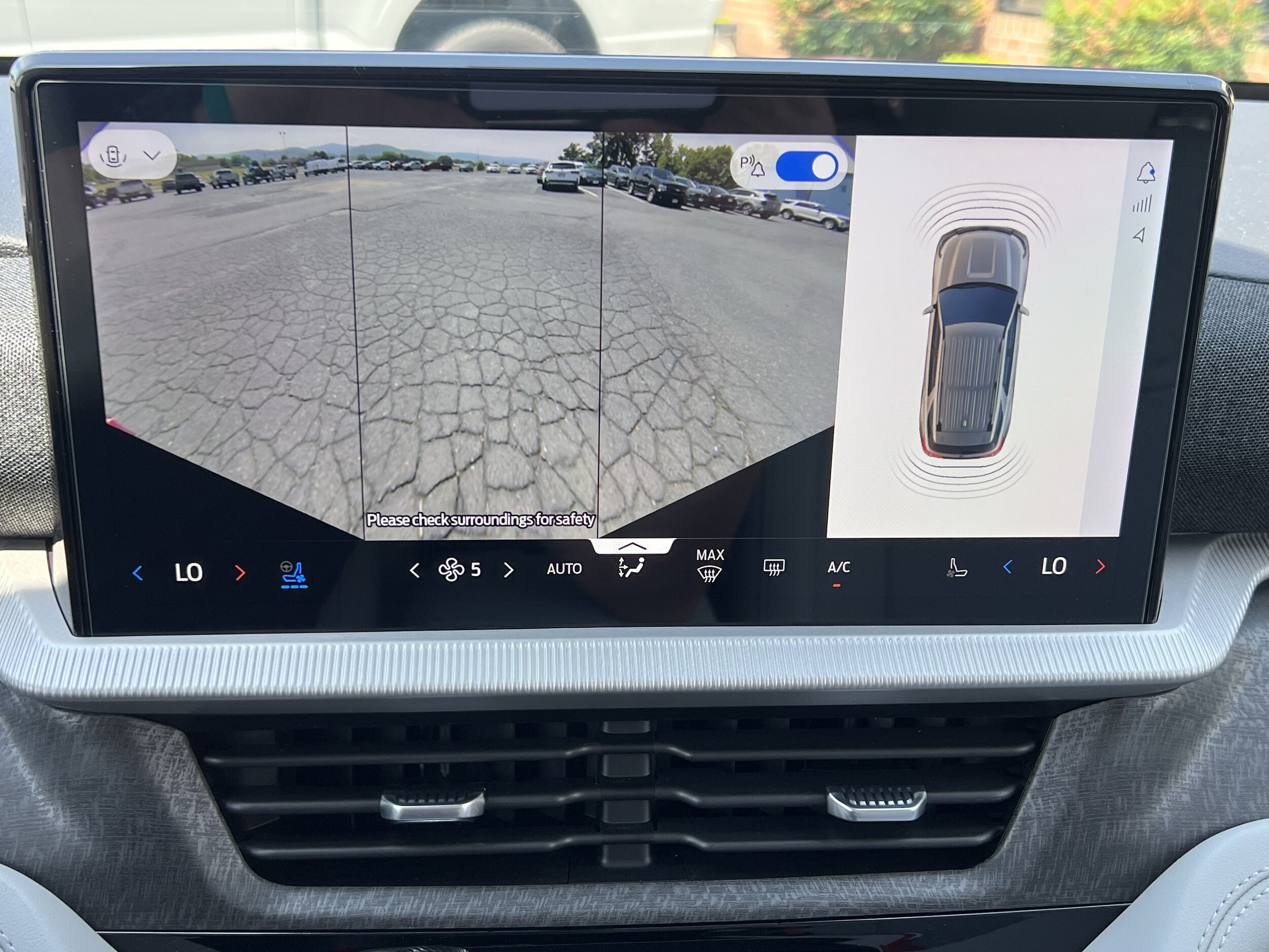 2026 Ford Explorer Platinum - Photo 29