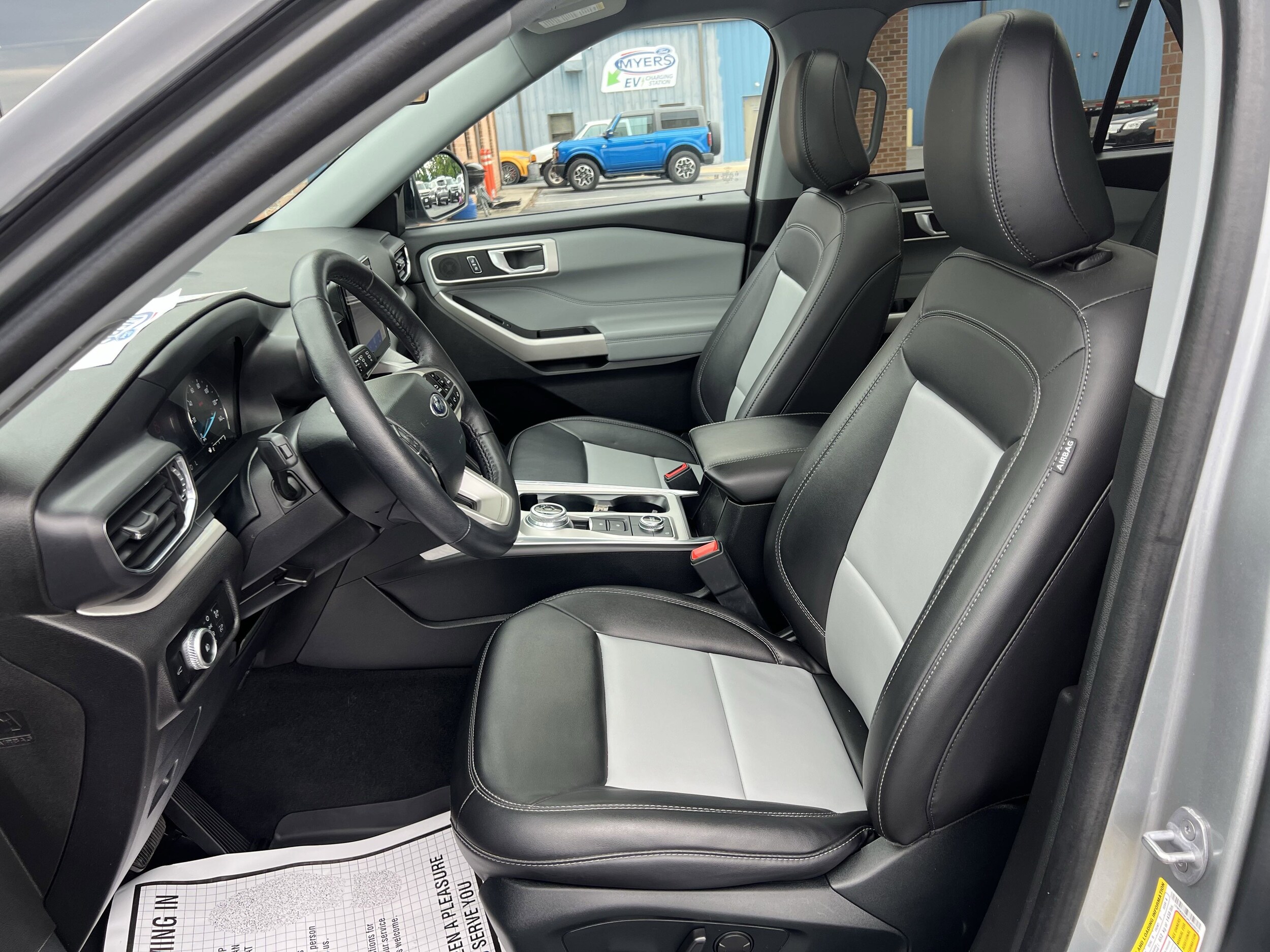 2023 Ford Explorer XLT - Photo 14