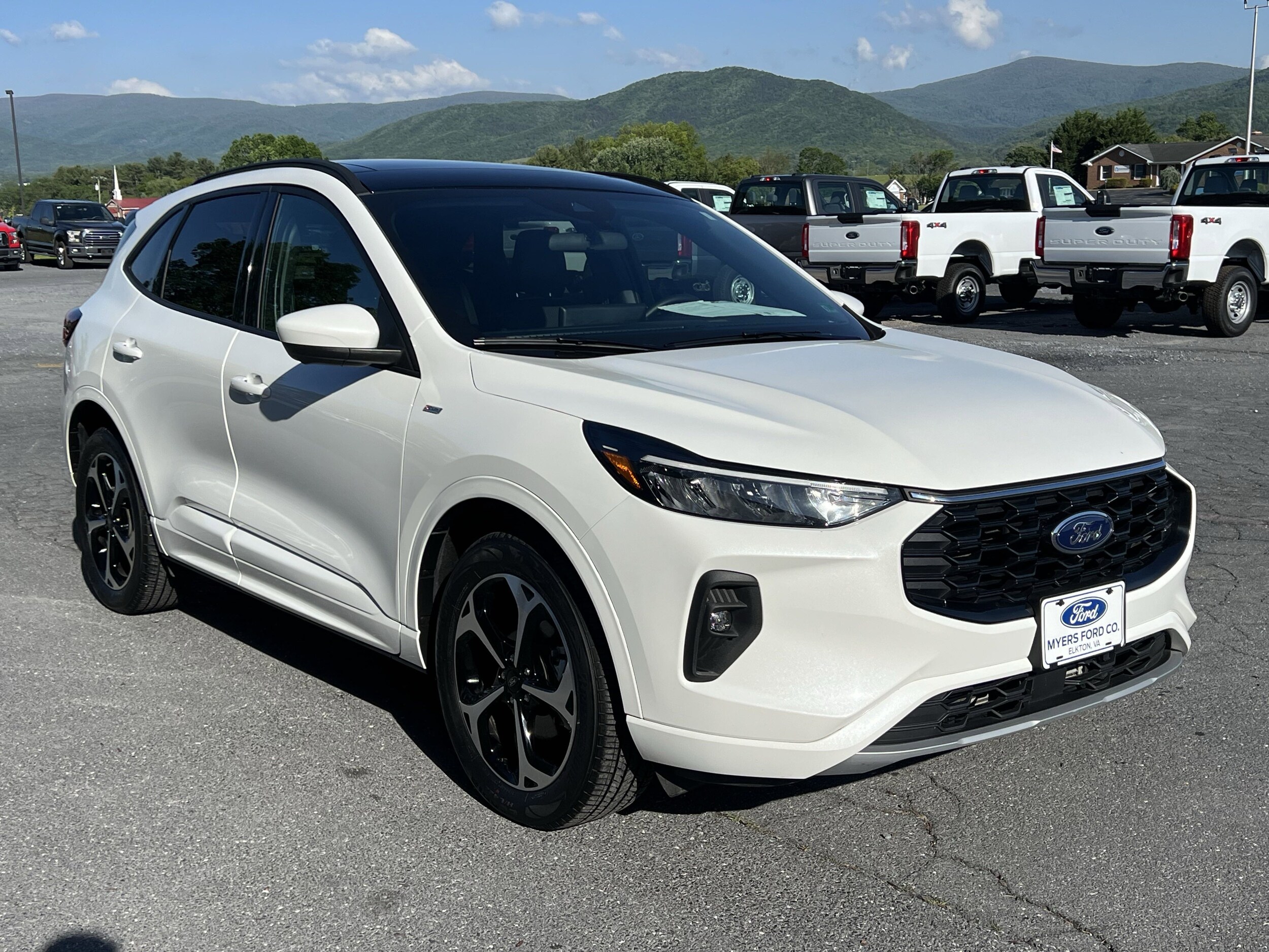 2023 Ford Escape ST-Line Select photo 4