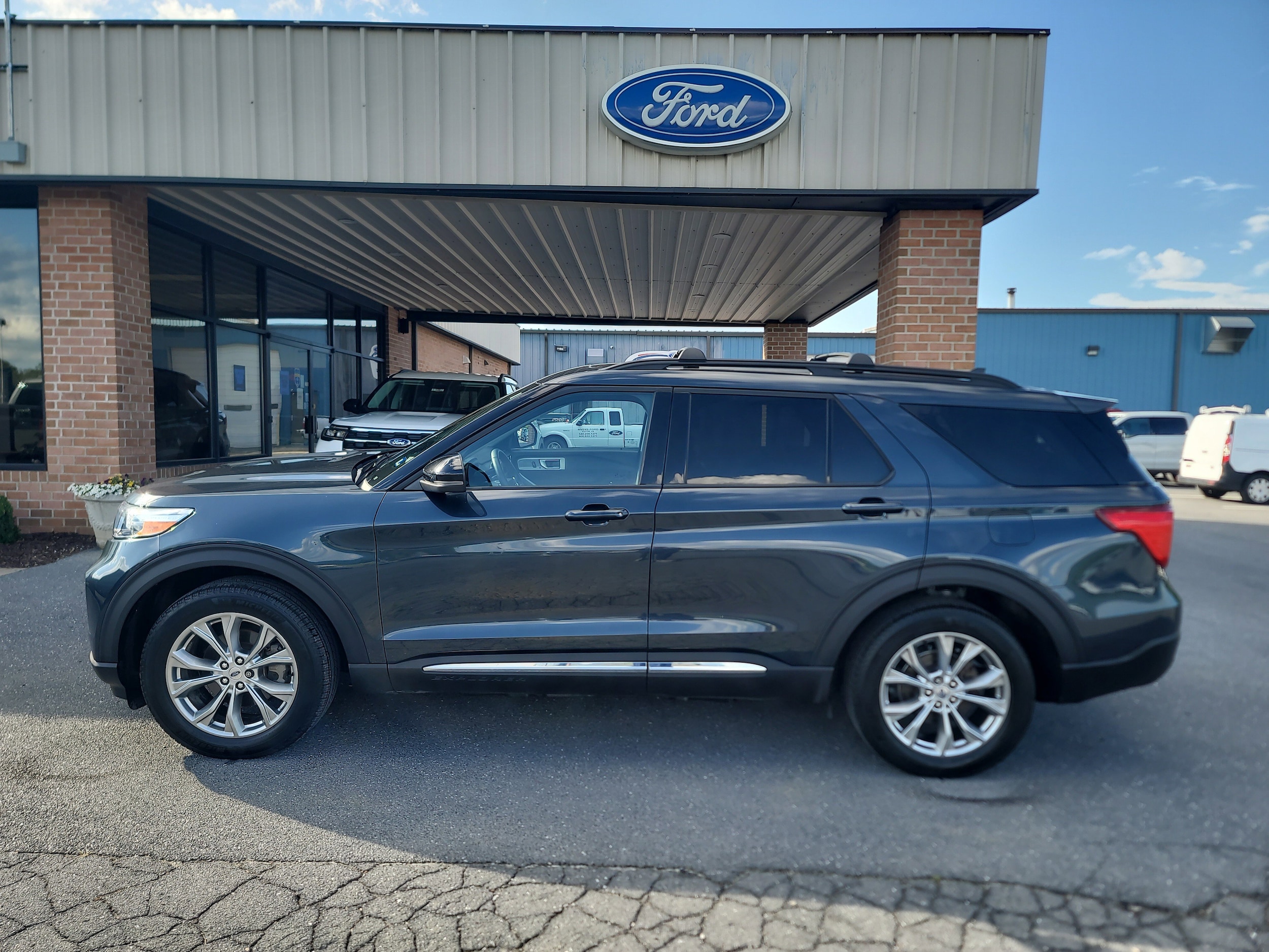 2024 Ford Explorer XLT 4WD's photo