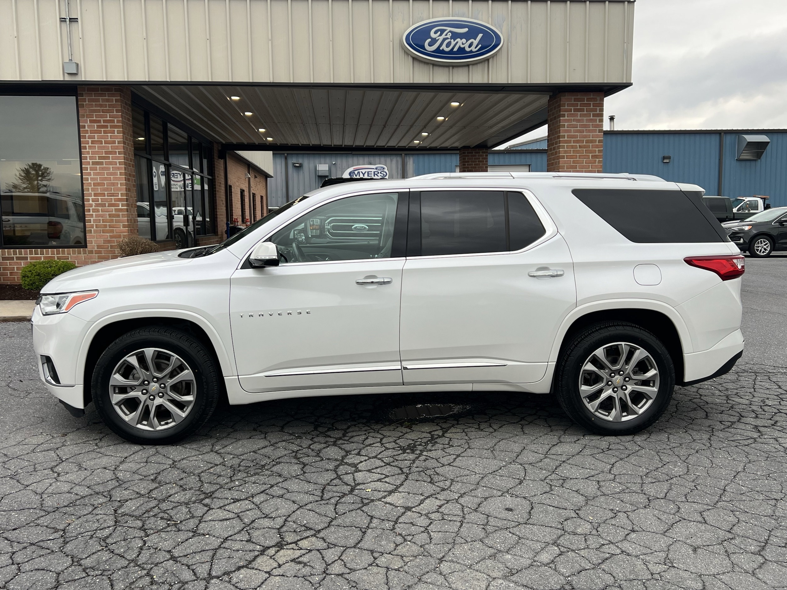 2019 Chevrolet Traverse AWD Premier's photo