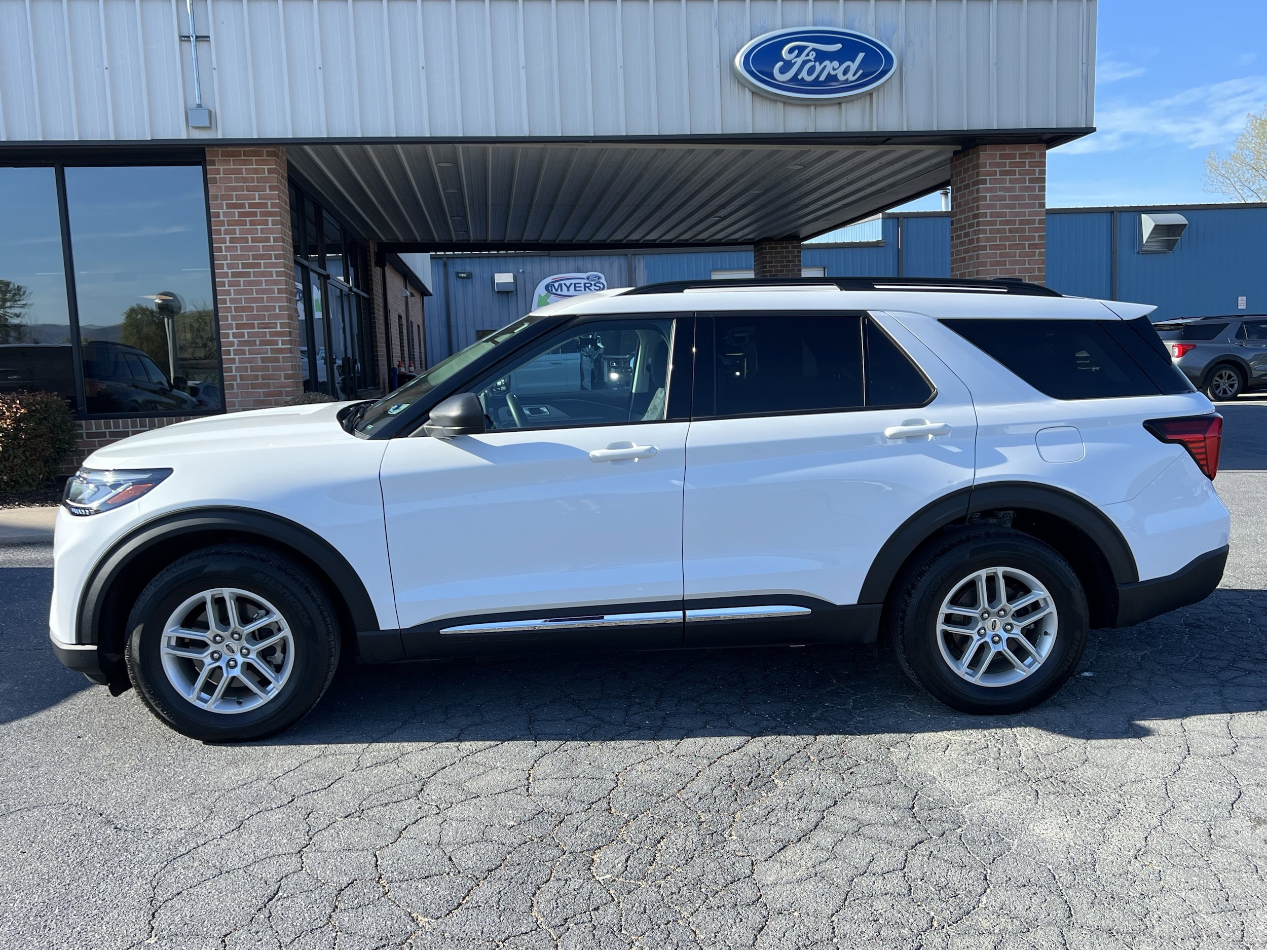 2025 Ford Explorer Active 4WD (PL535)'s photo