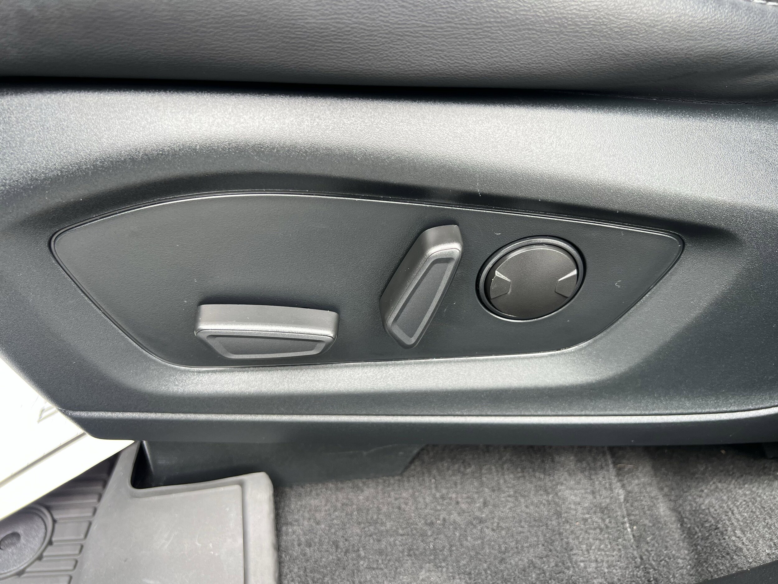 2023 Ford Explorer XLT - Photo 15