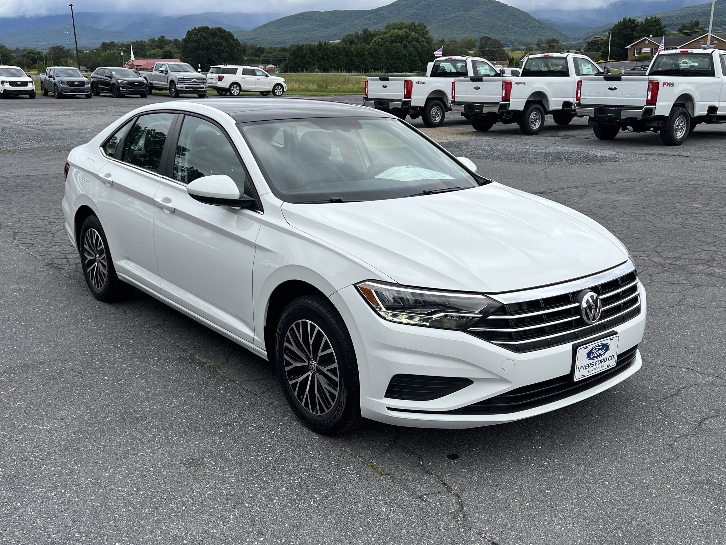 2021 Volkswagen Jetta R-Line photo 4