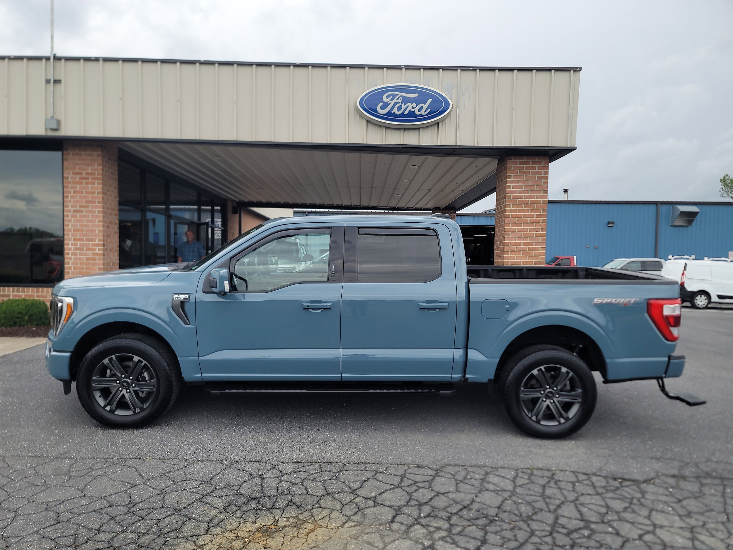 2023 Ford F-150 Lariat 4x4 SuperCrew 5-1/2 Box's photo