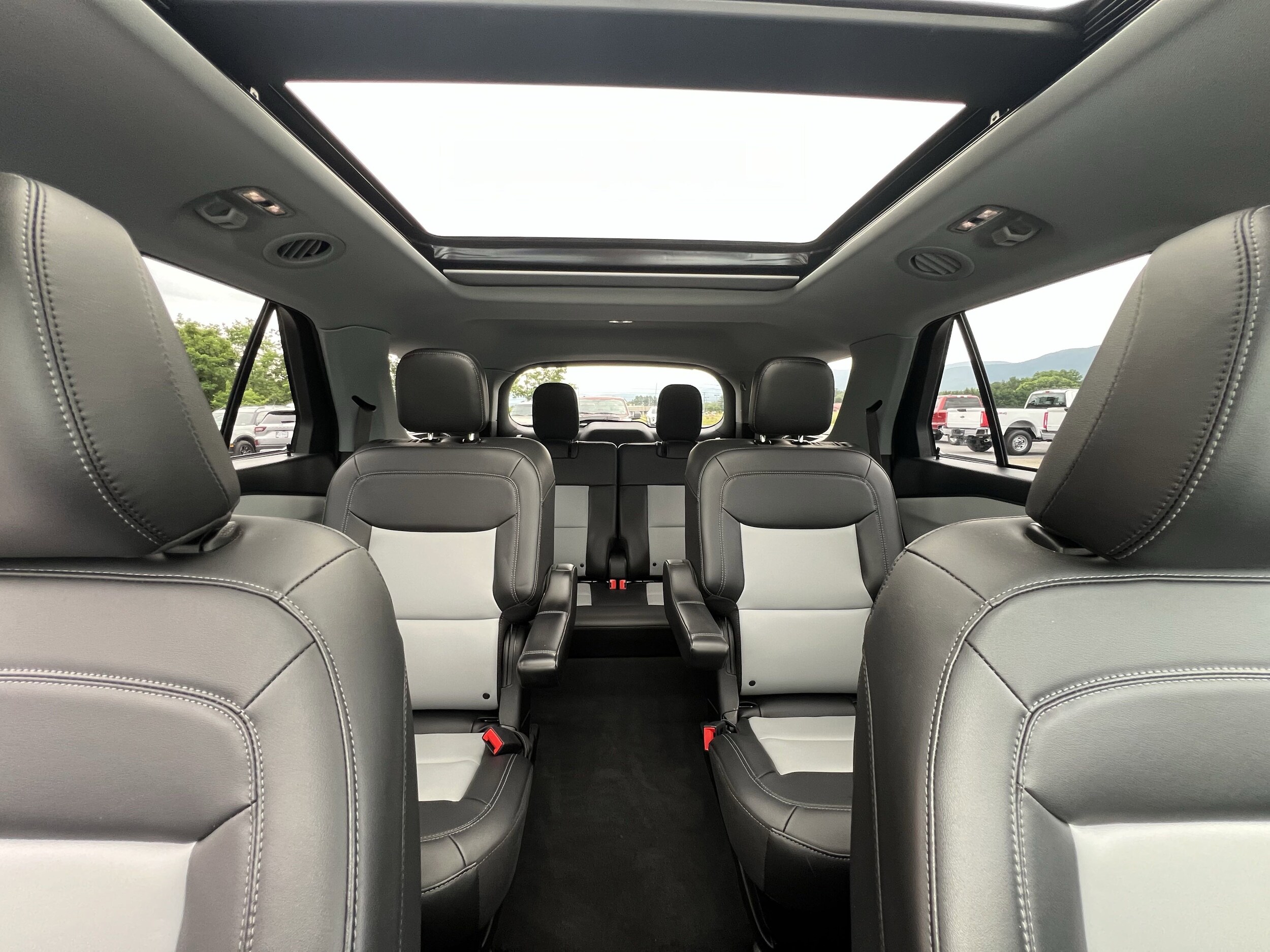 2023 Ford Explorer XLT - Photo 12