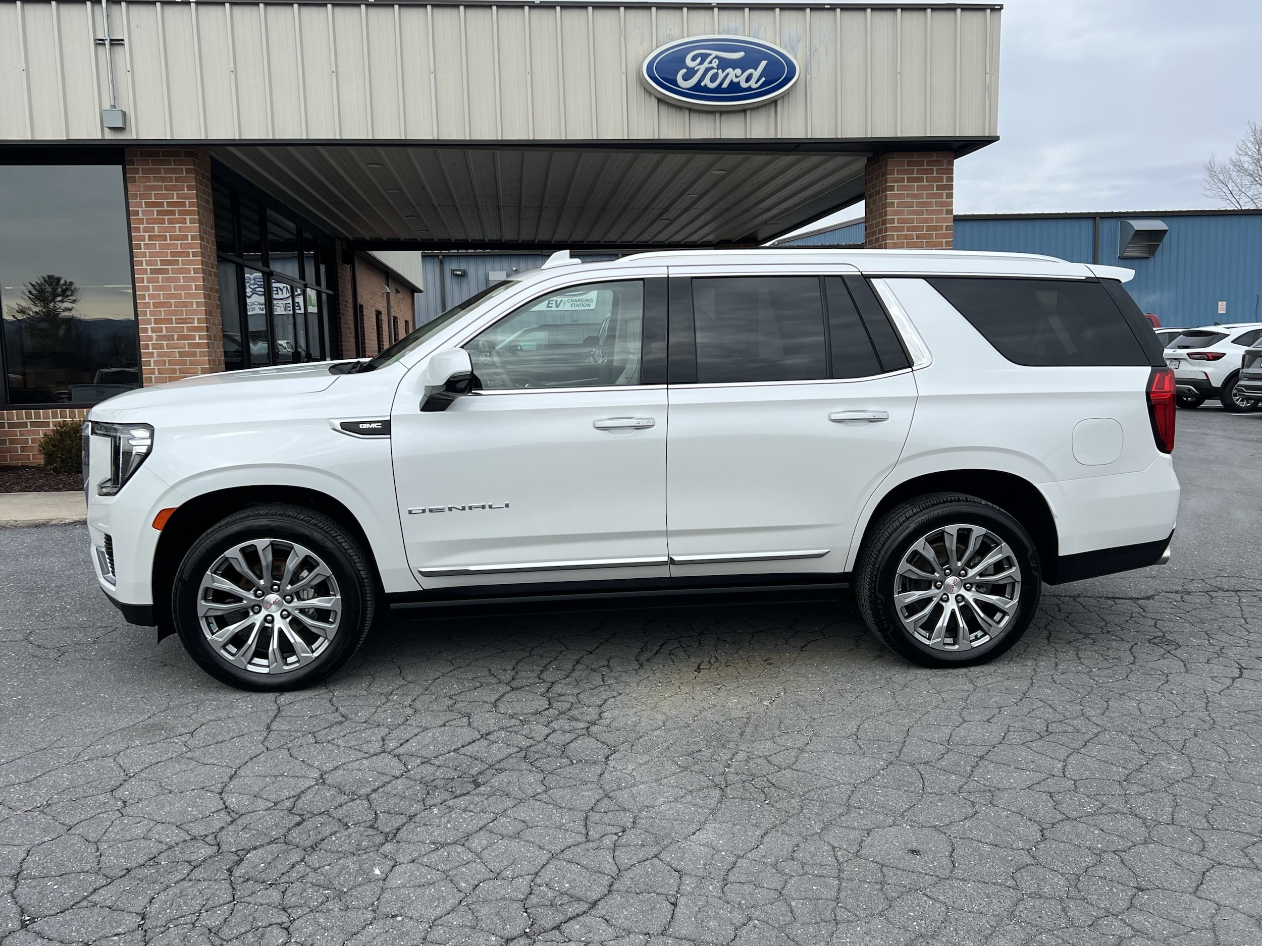 2021 GMC Yukon Denali's photo