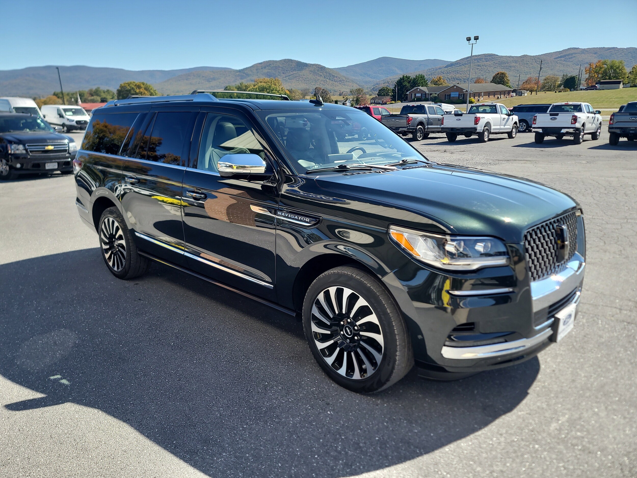 2022 Lincoln Navigator Black Label photo 3
