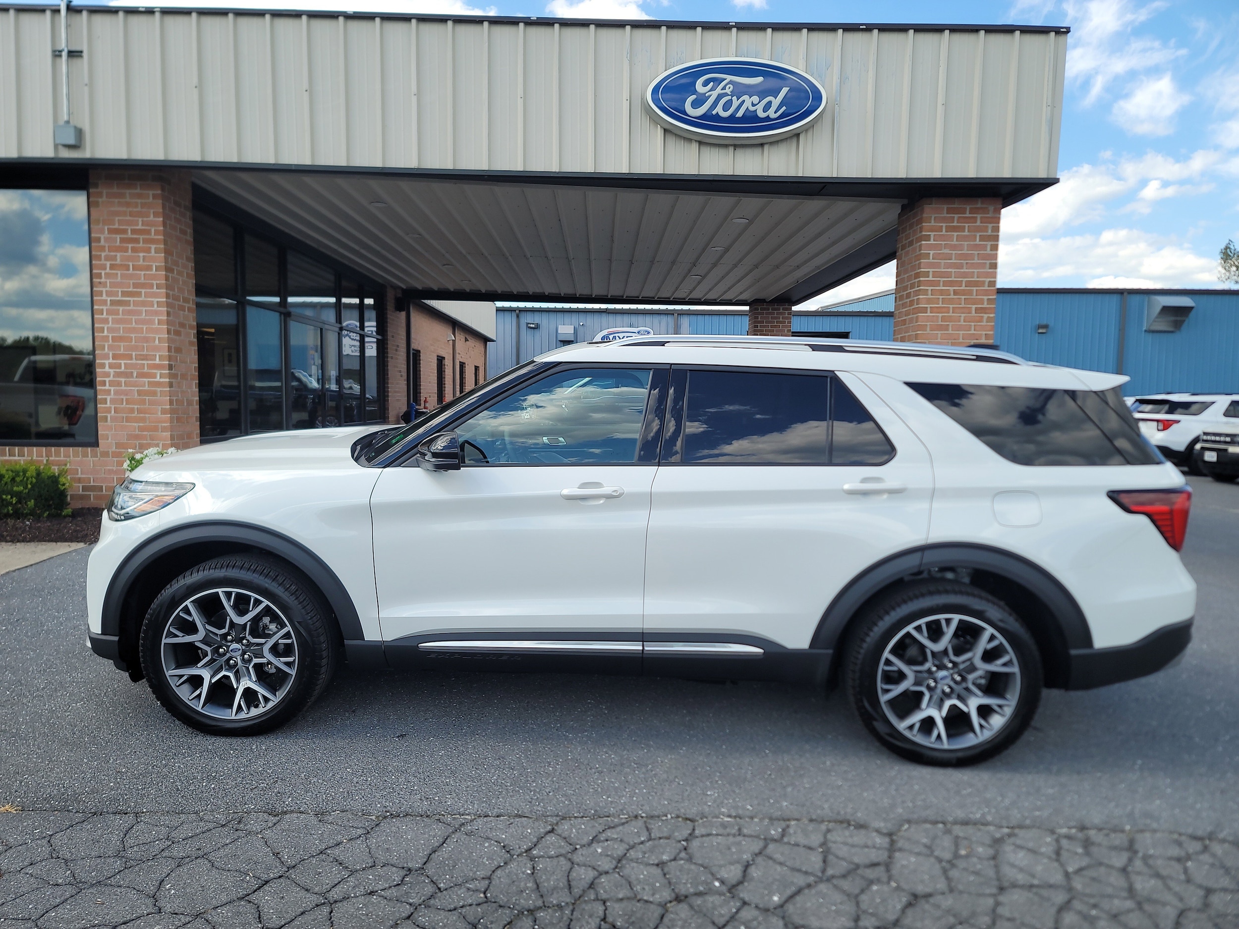 2025 Ford Explorer Platinum