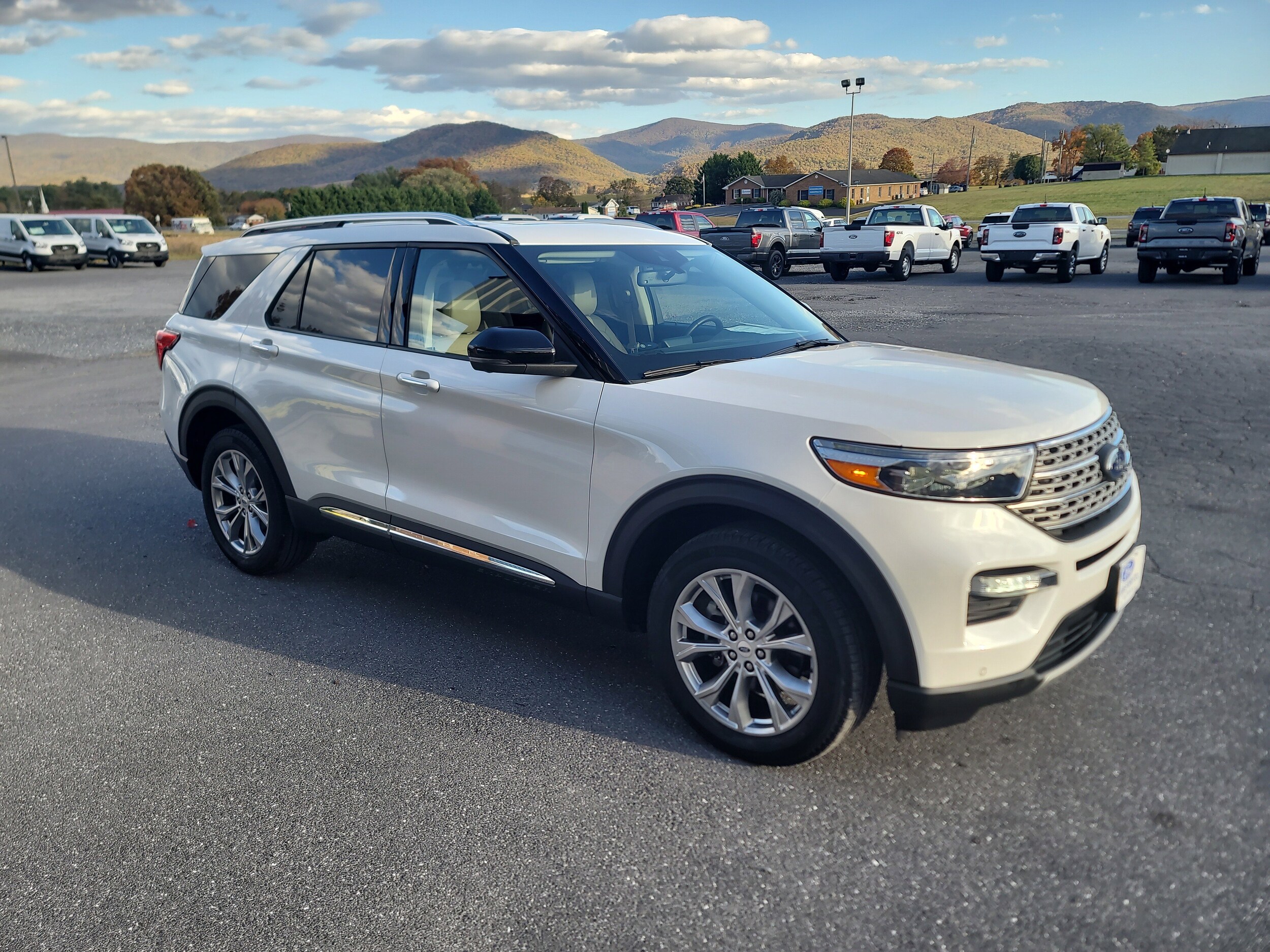 2022 Ford Explorer Limited photo 3