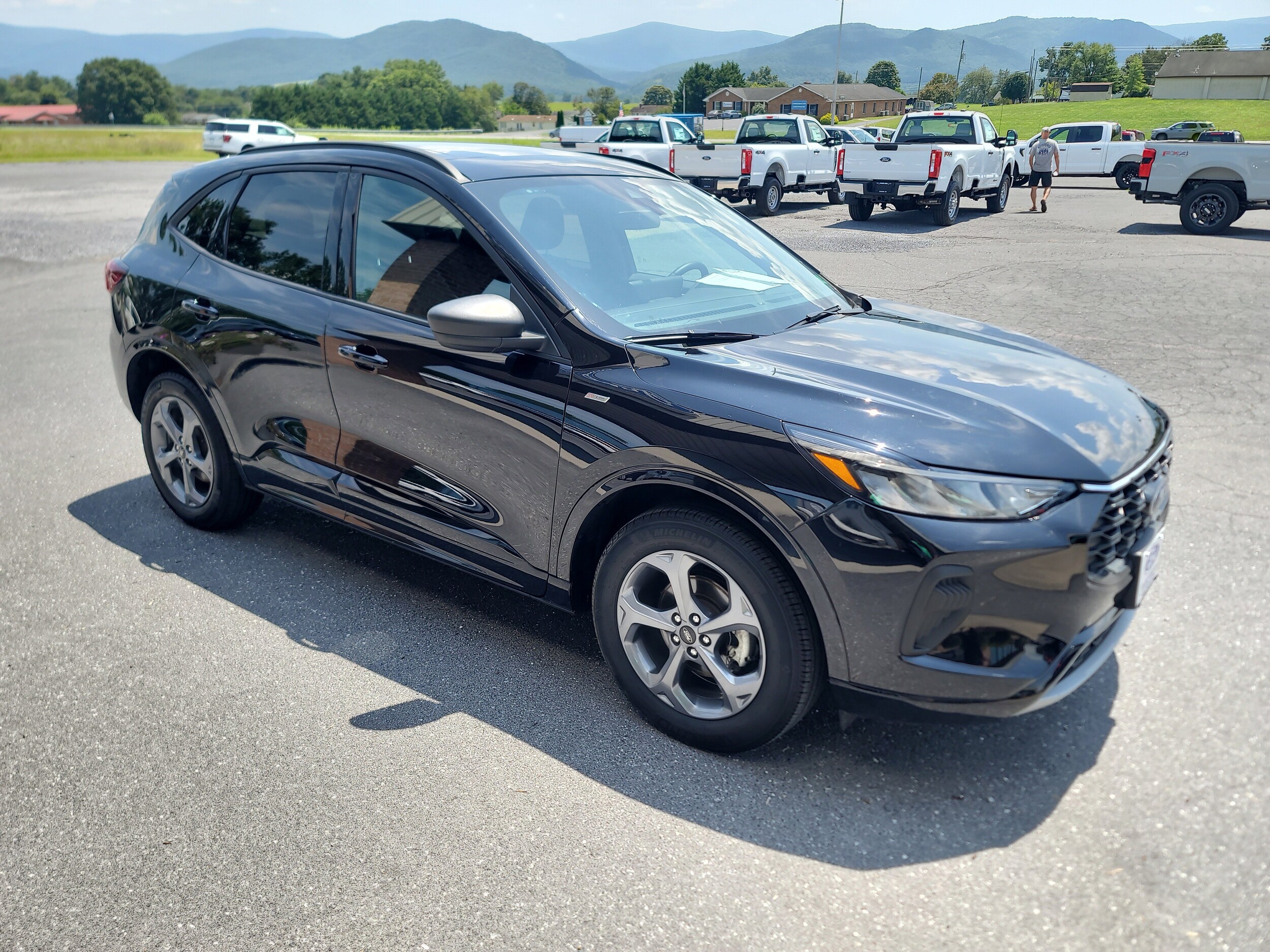2023 Ford Escape ST-Line photo 4