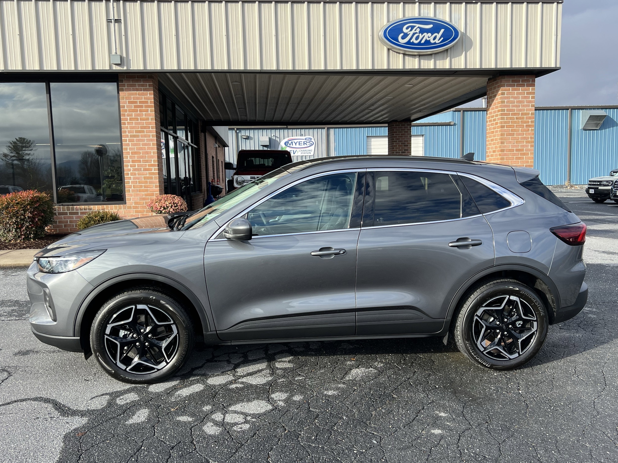 2026 Ford Escape Platinum's photo
