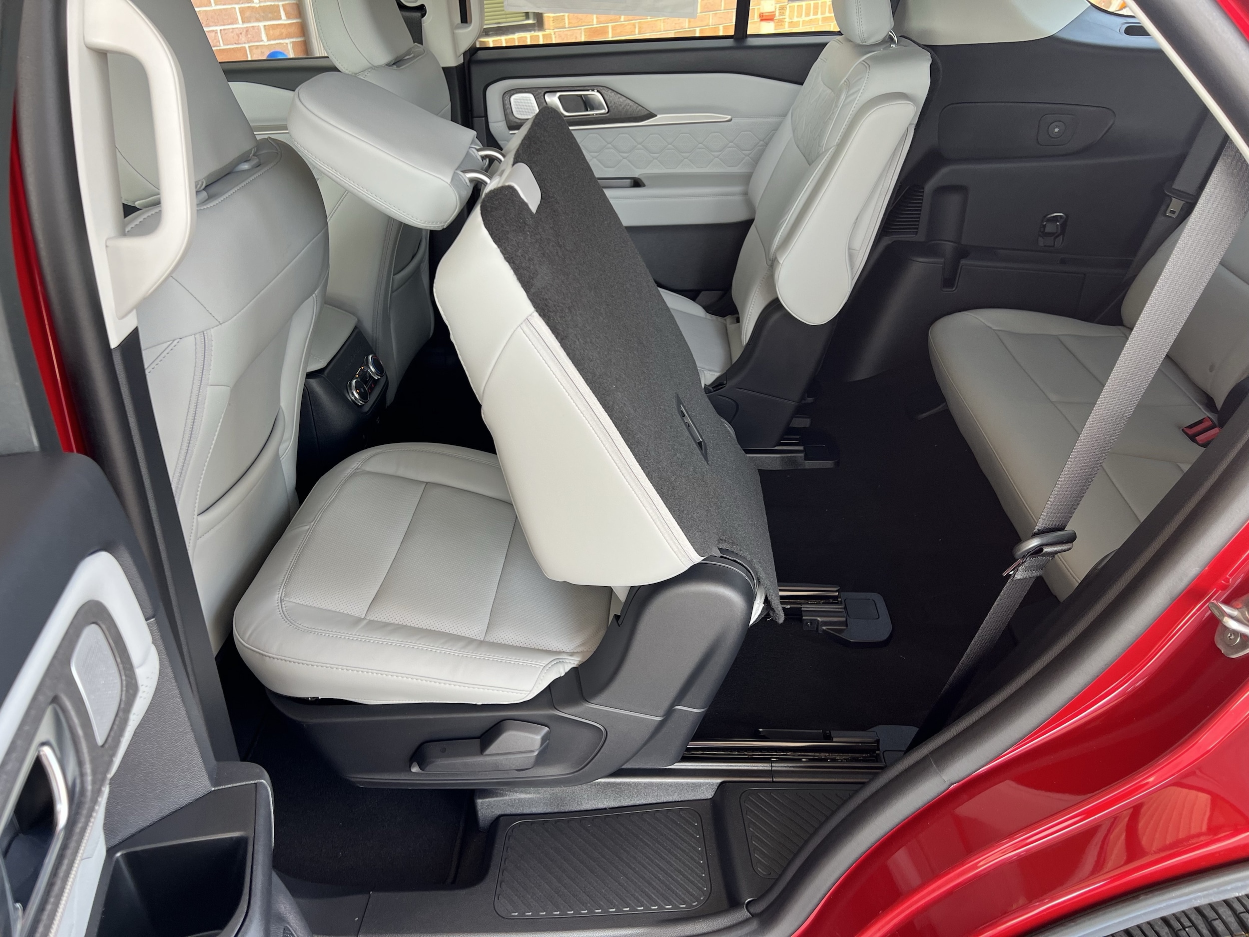 2026 Ford Explorer Platinum - Photo 19