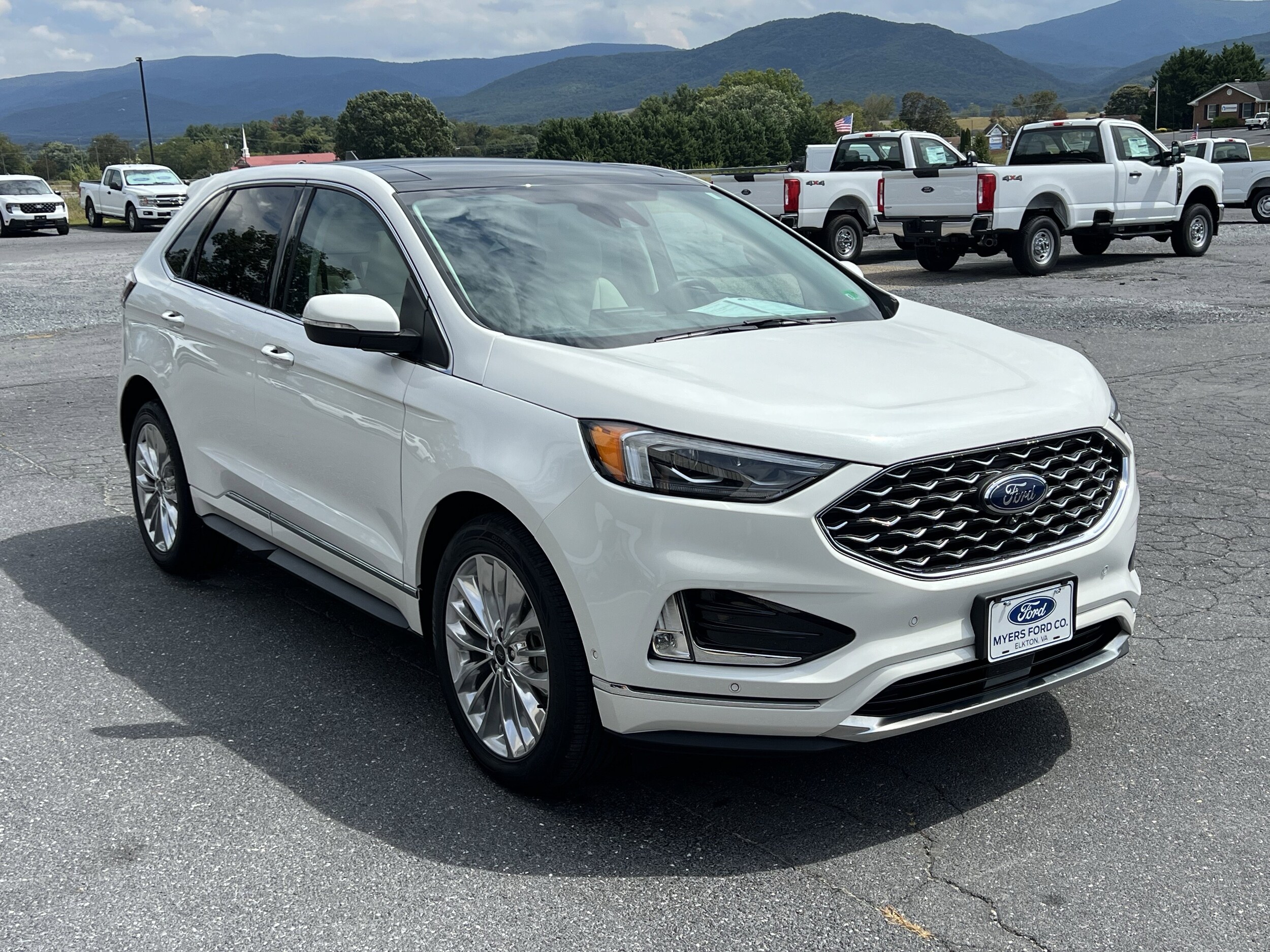 2022 Ford Edge Titanium photo 3