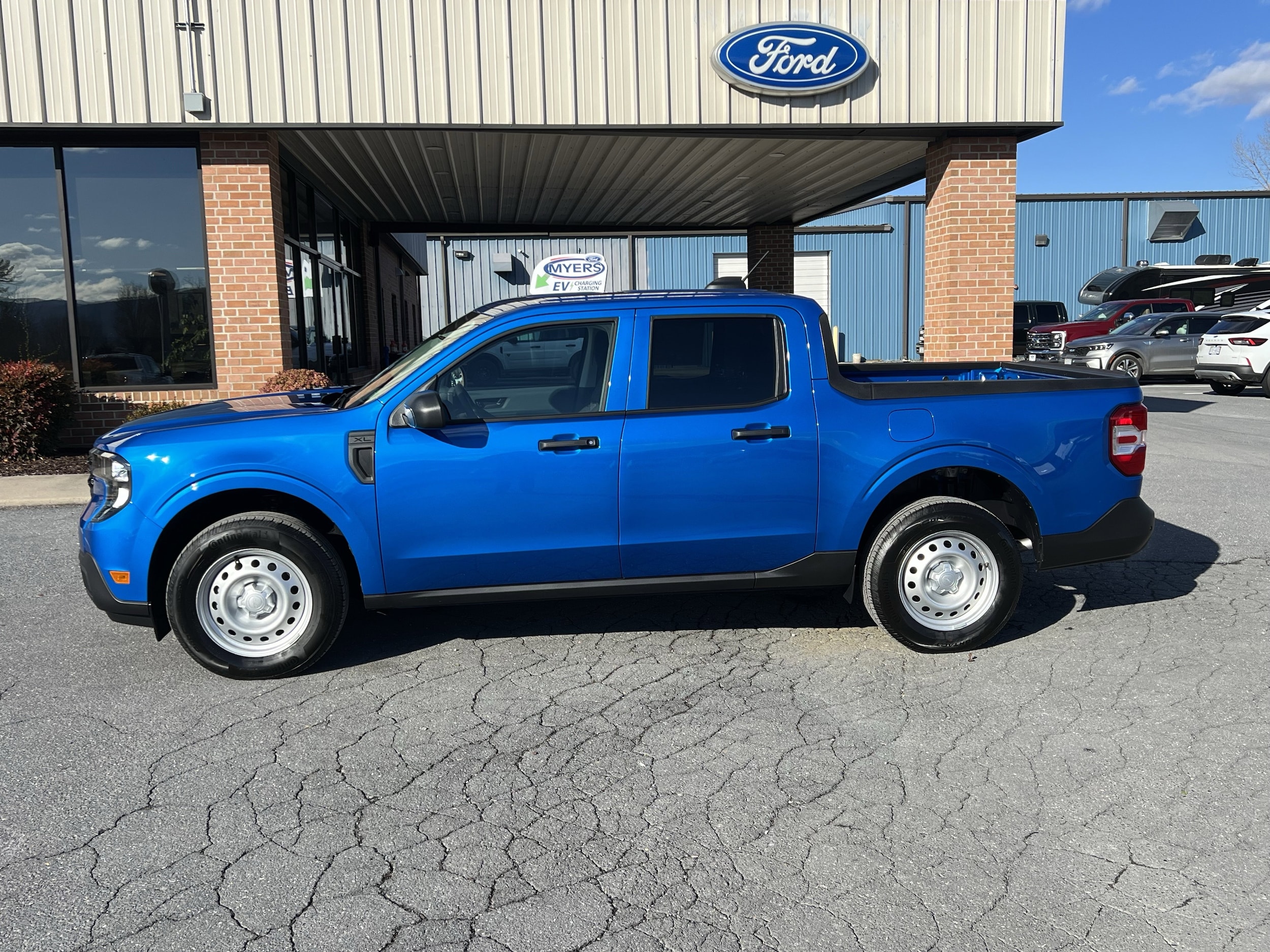 2025 Ford Maverick XL's photo