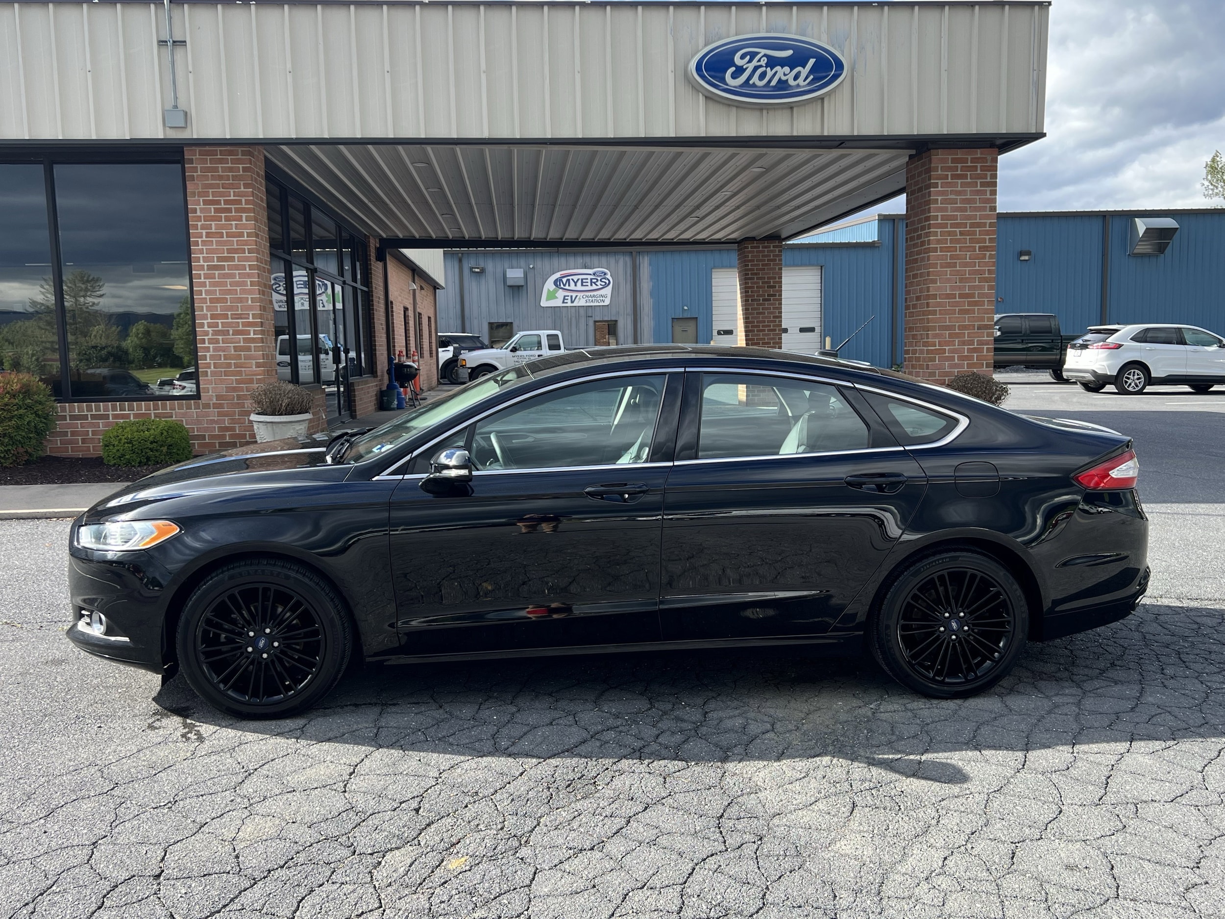 2016 Ford Fusion SE FWD's photo