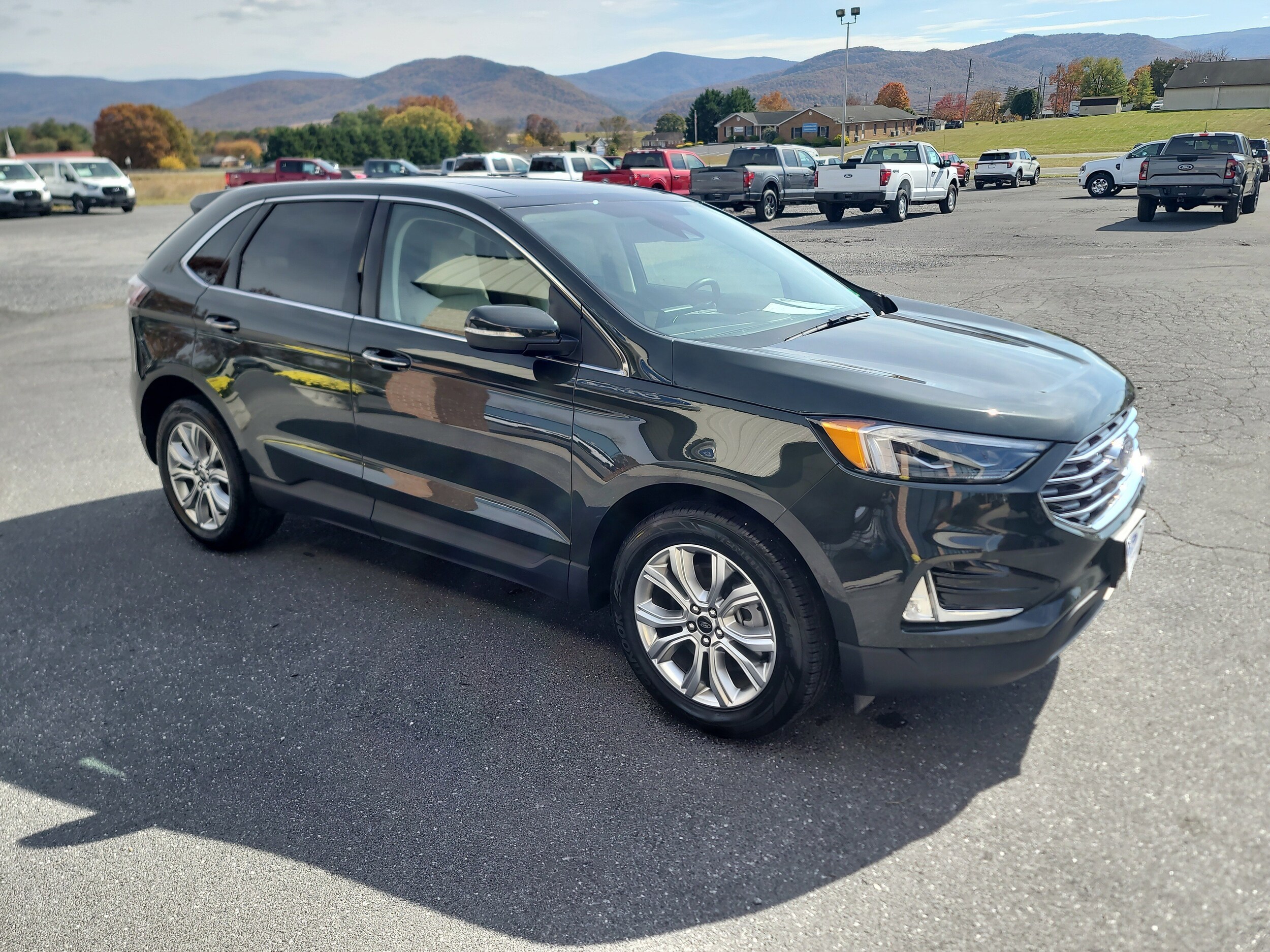 2024 Ford Edge Titanium photo 3