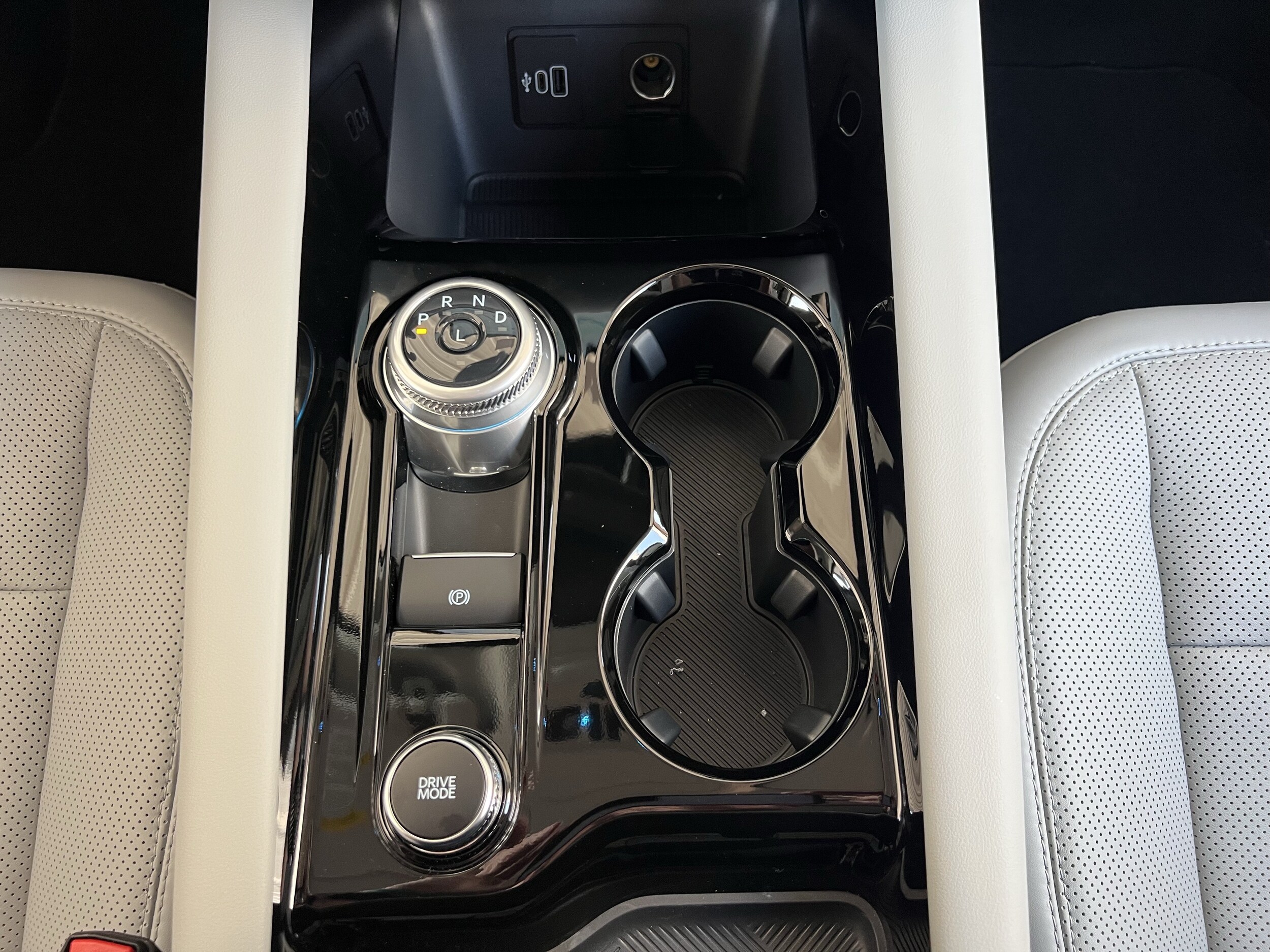 2026 Ford Explorer Platinum - Photo 32