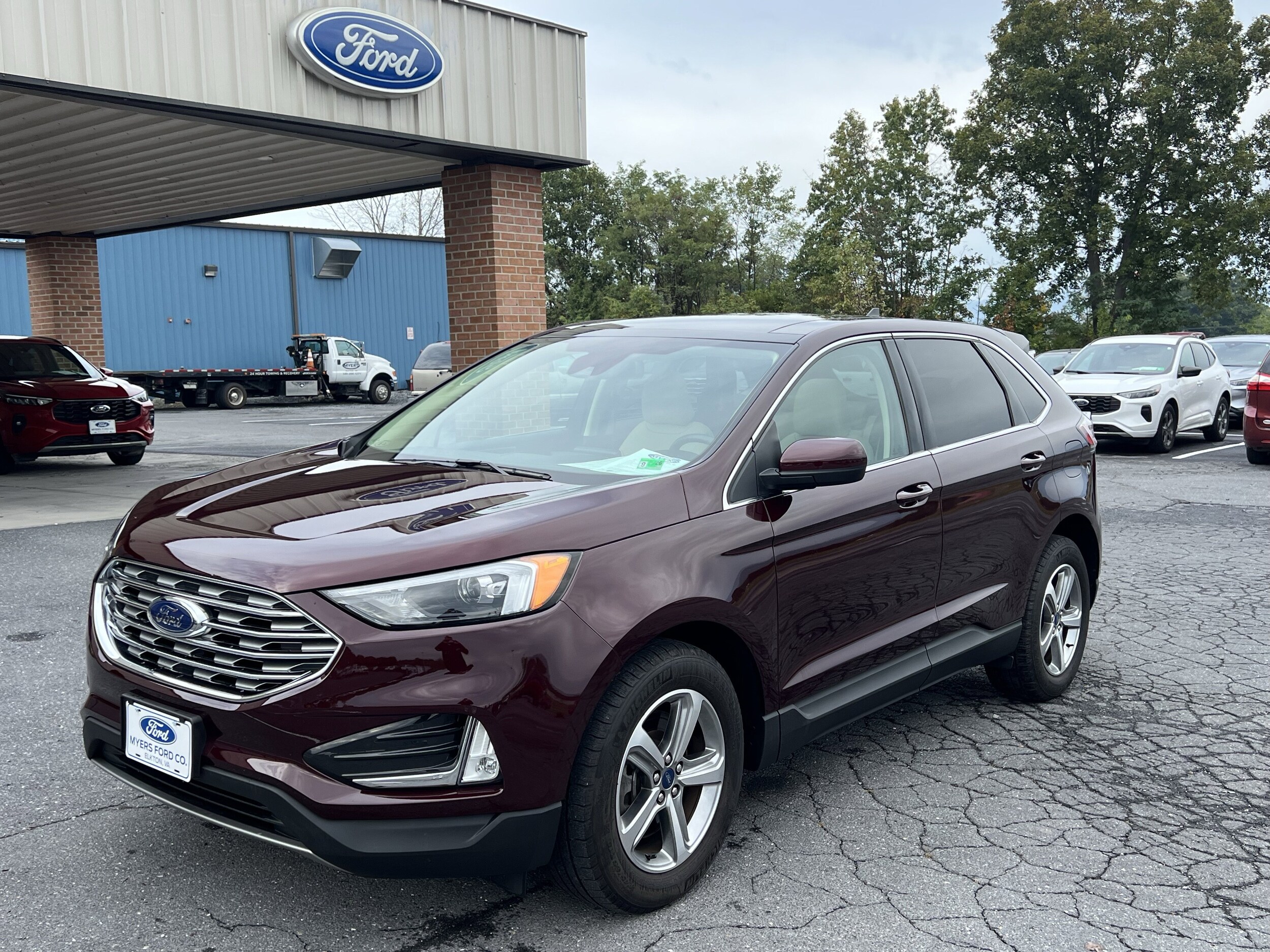 2022 Ford Edge SEL photo 2