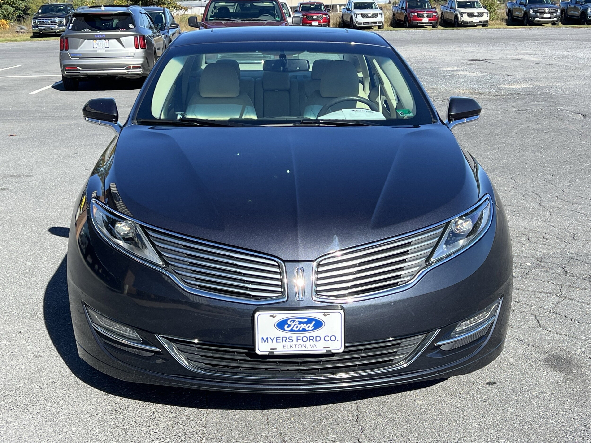 2013 Lincoln MKZ photo 3