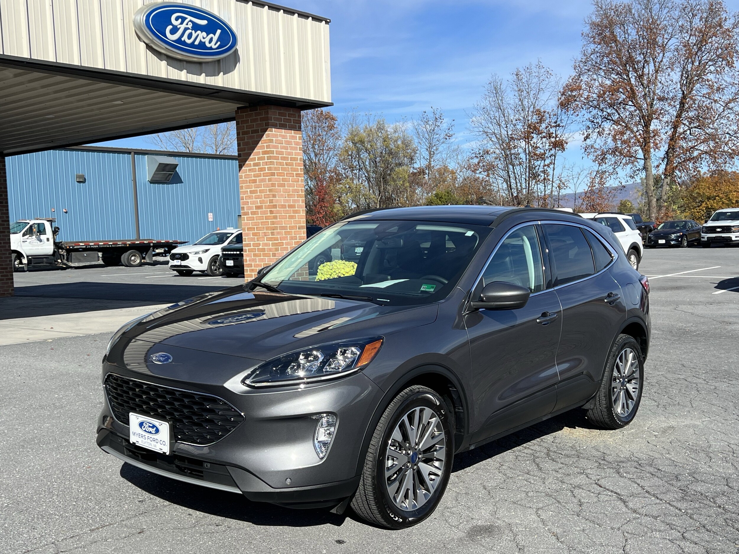 2022 Ford Escape Titanium photo 2