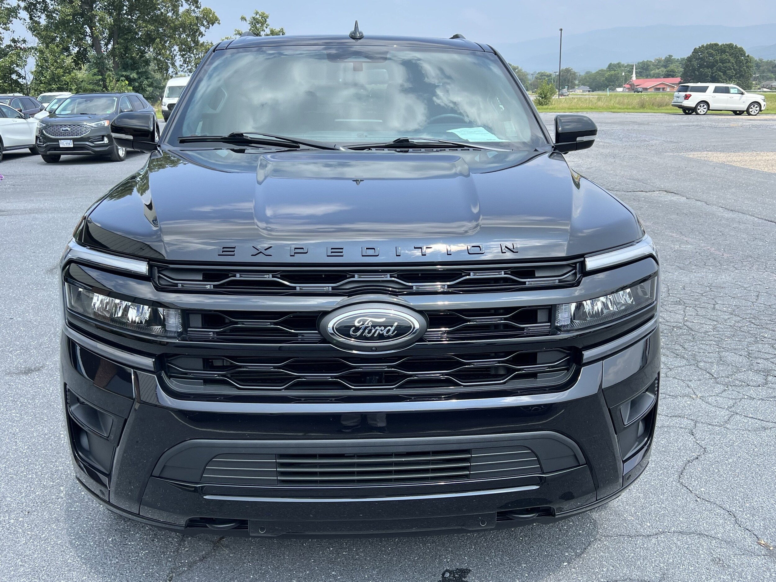 2022 Ford Expedition MAX Limited photo 3