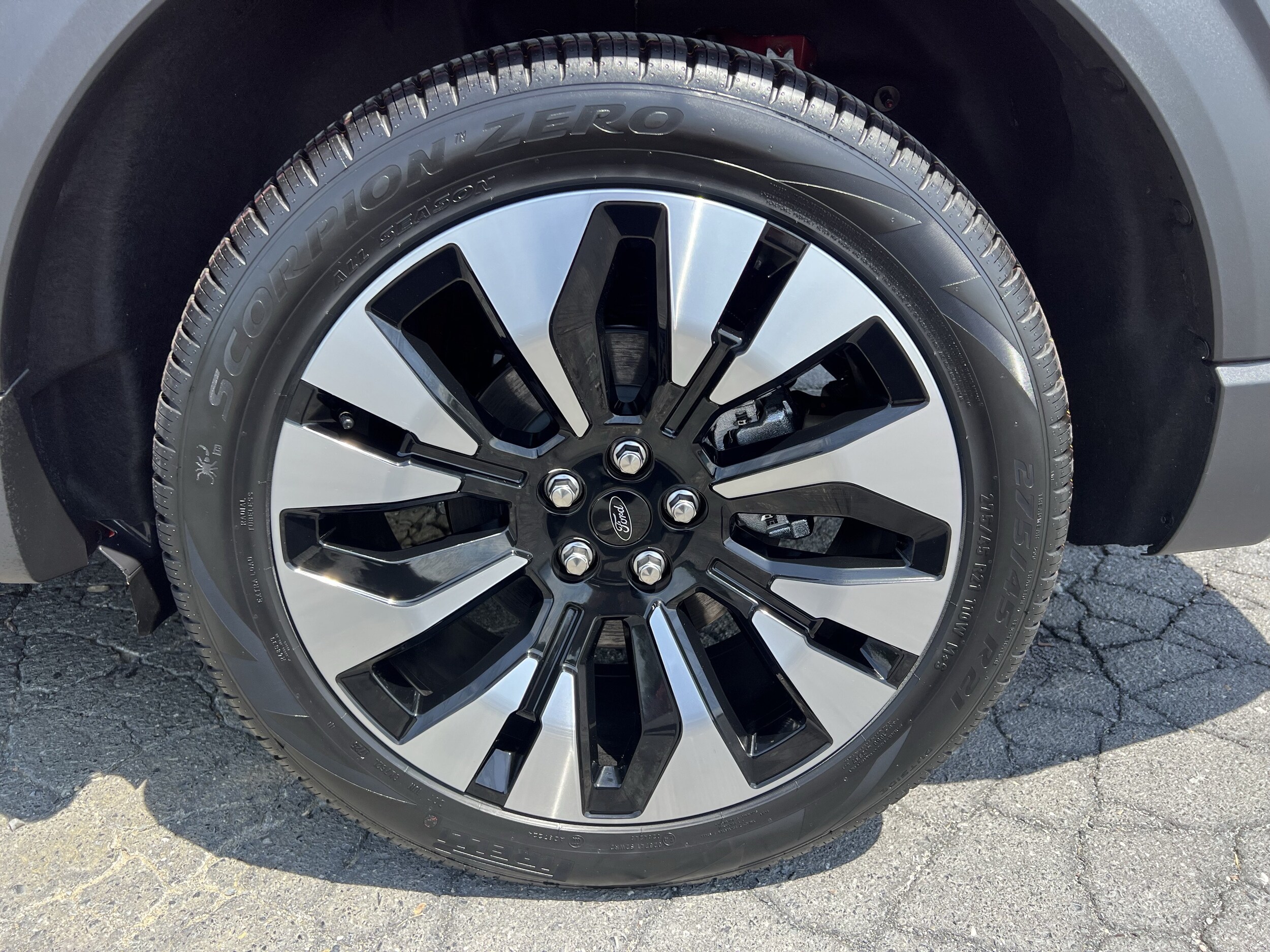2026 Ford Explorer Platinum - Photo 10