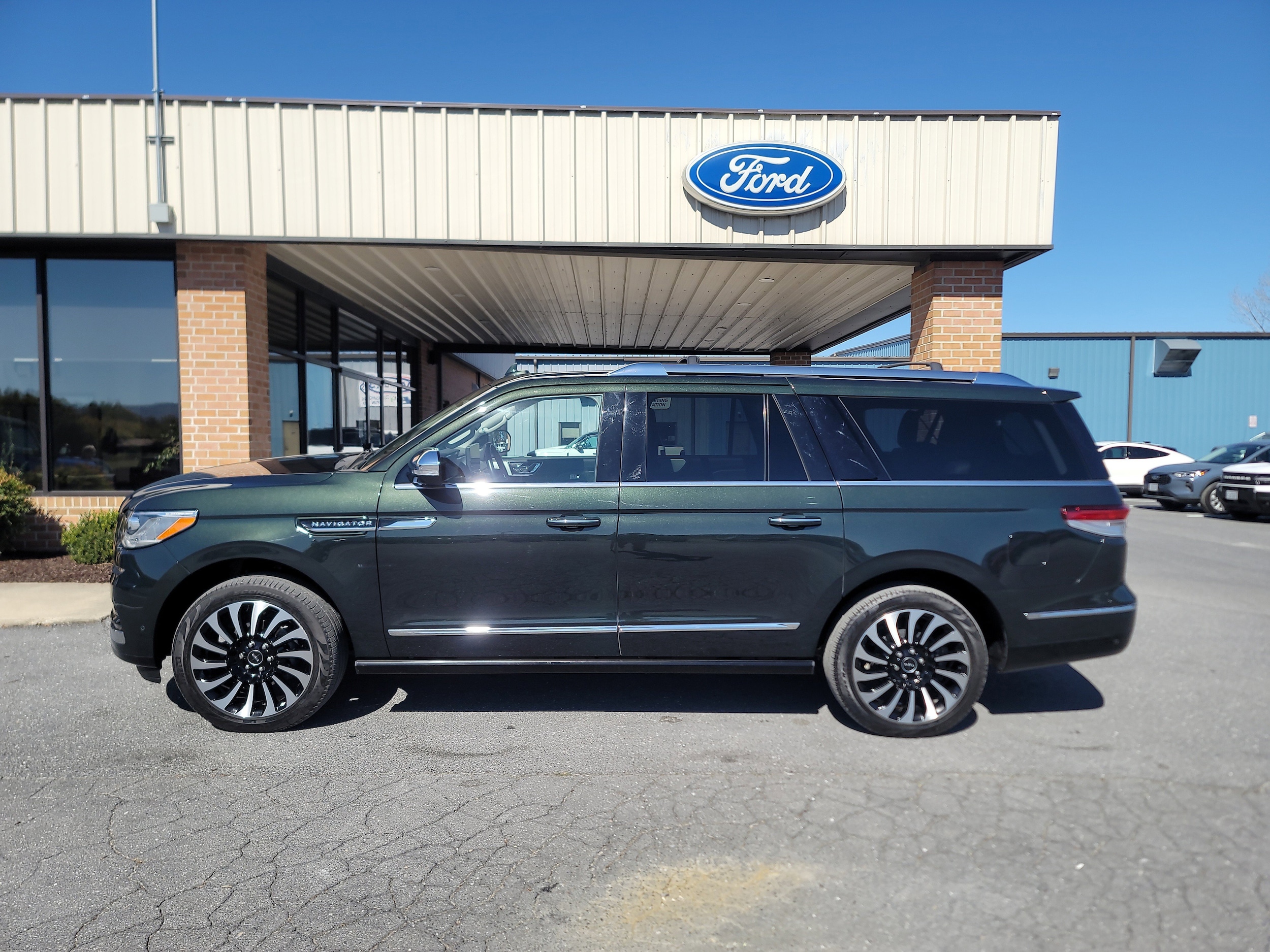 2022 Lincoln Navigator Black Label L's photo