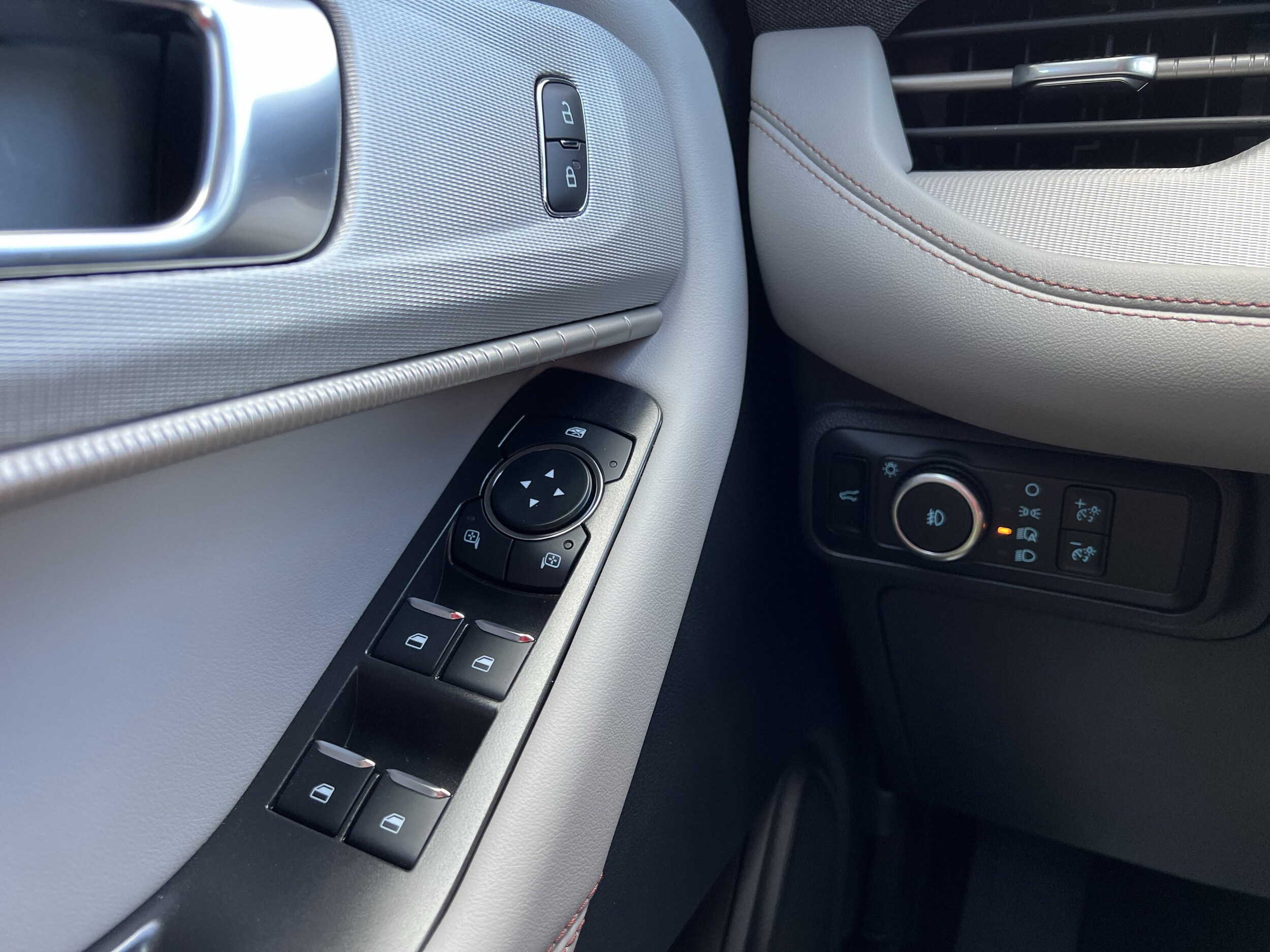 2026 Ford Explorer Active - Photo 36