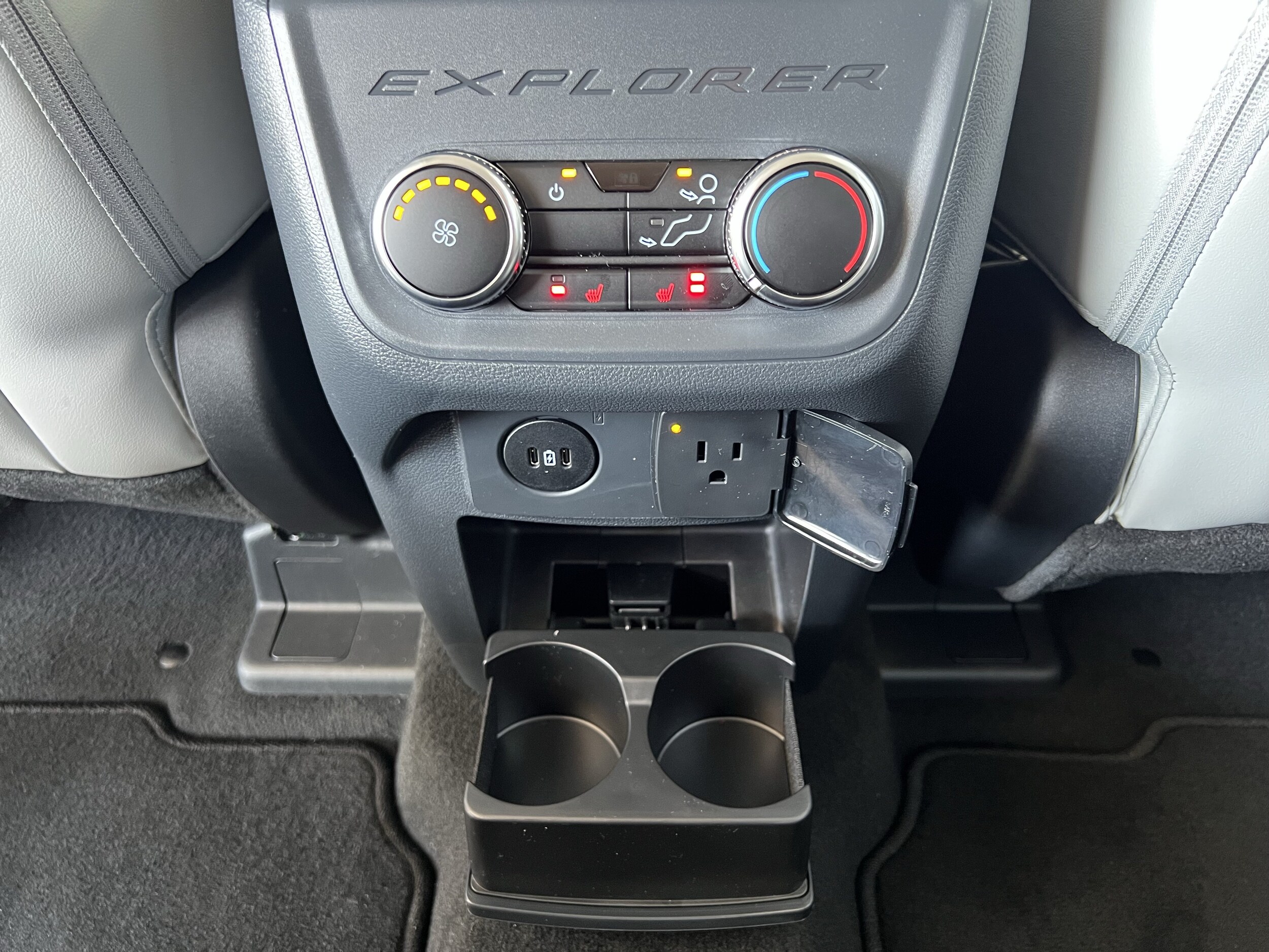 2026 Ford Explorer Platinum - Photo 48