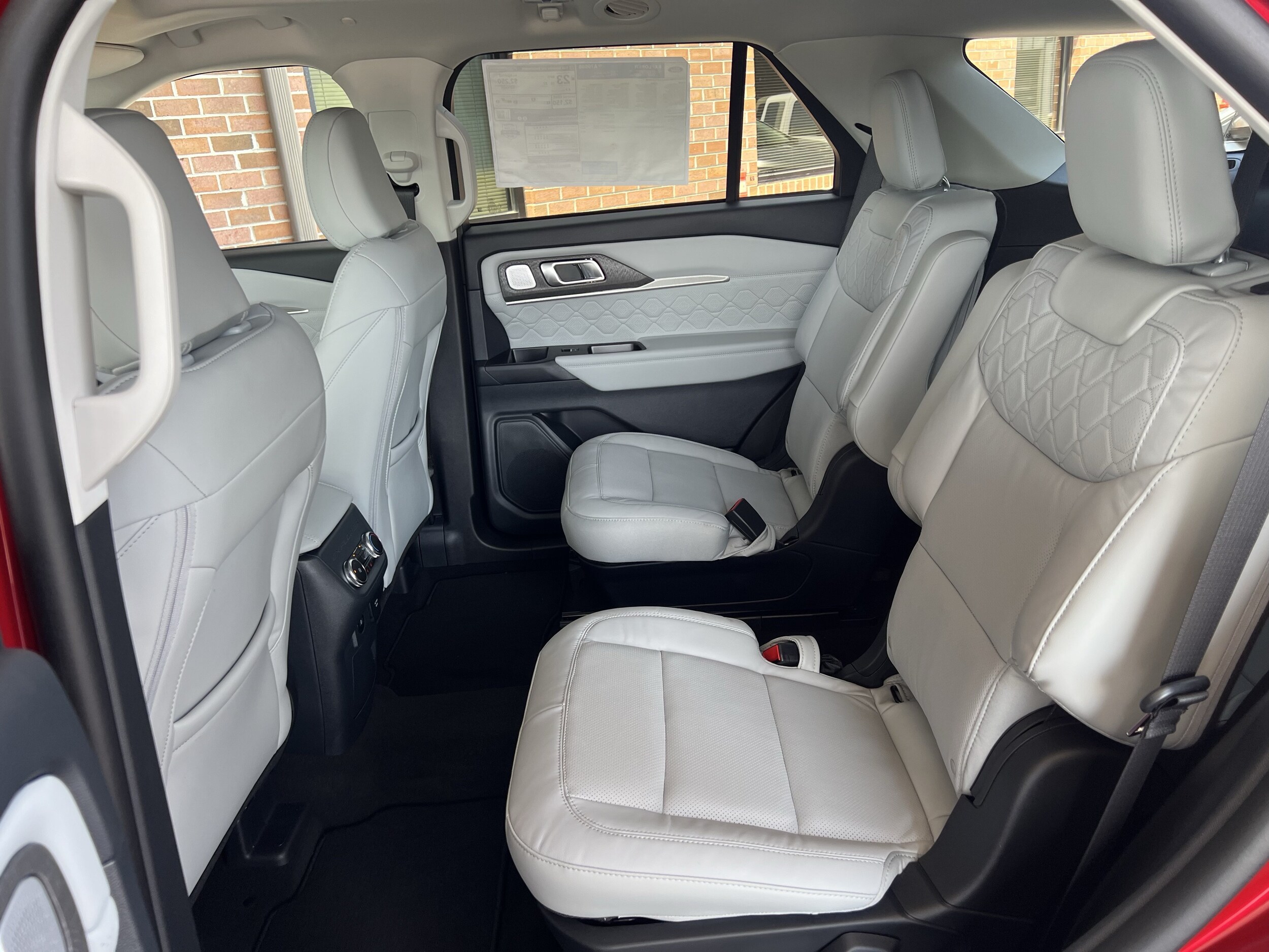 2026 Ford Explorer Platinum - Photo 17
