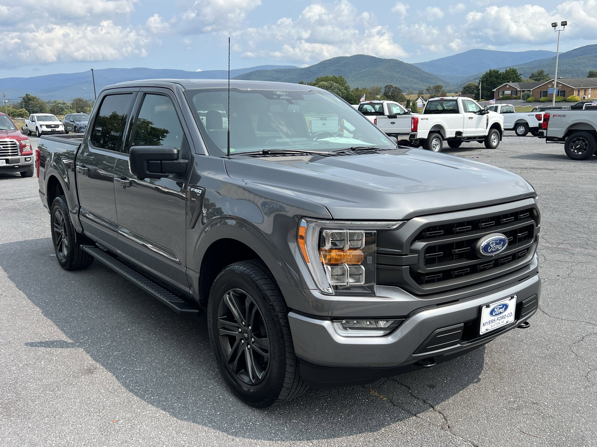 2022 Ford F-150 XLT photo 4