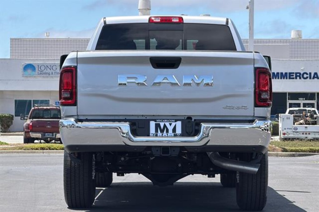 New 2026 Ram 2500 TRADESMAN CREW CAB 4X4 6'4 BOX Pickup
