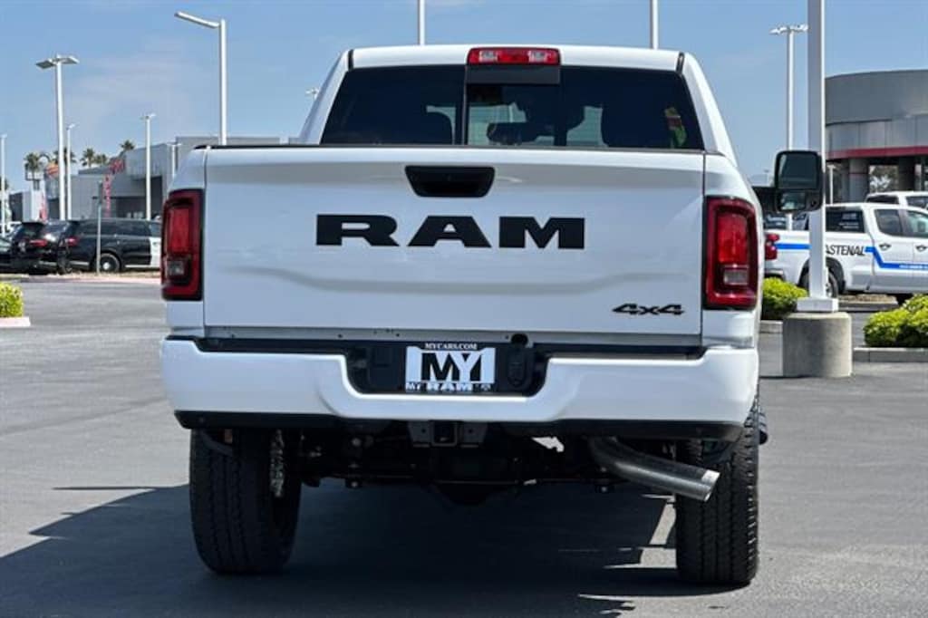 New 2026 Ram 2500 BLACK EXPRESS CREW CAB 4X4 6'4 BOX Pickup