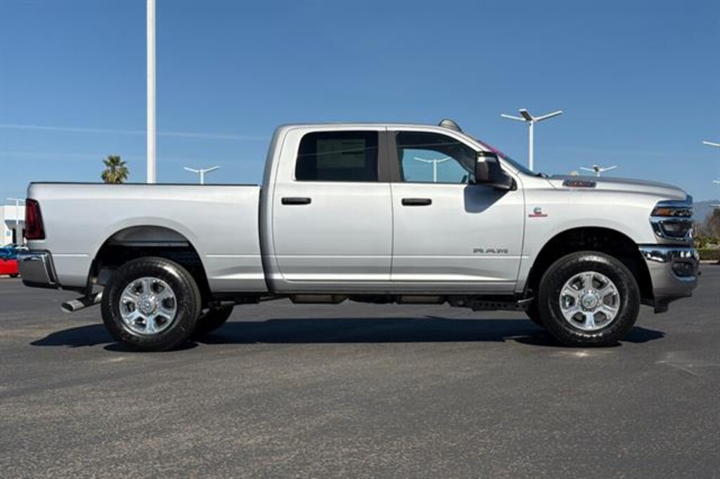 New 2026 Ram 2500 BIG HORN CREW CAB 4X4 6'4 BOX Pickup