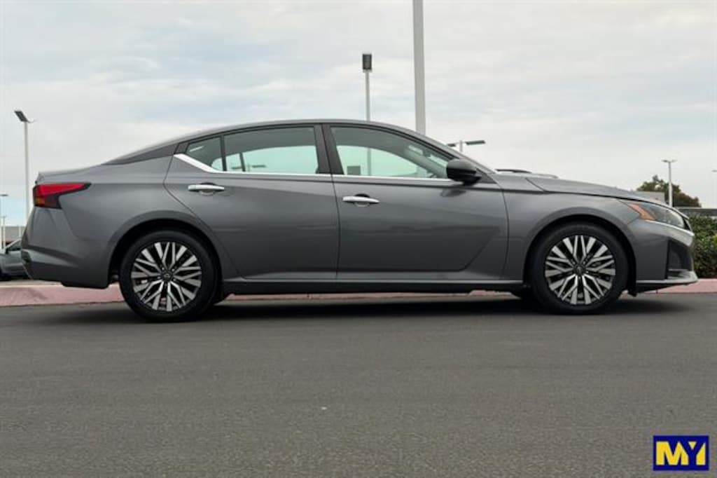 Used 2024 Nissan Altima 2.5 SV Car